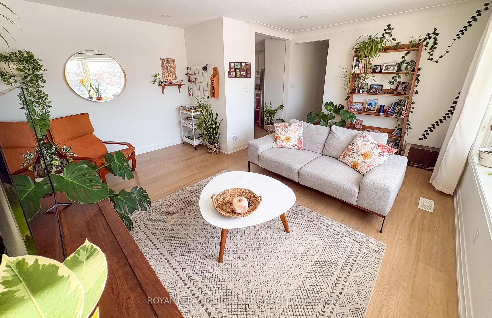 Photo 8 of Unit Main, 437 Upper Kenilworth Avenue, Hamilton, Huntington — HOMEH