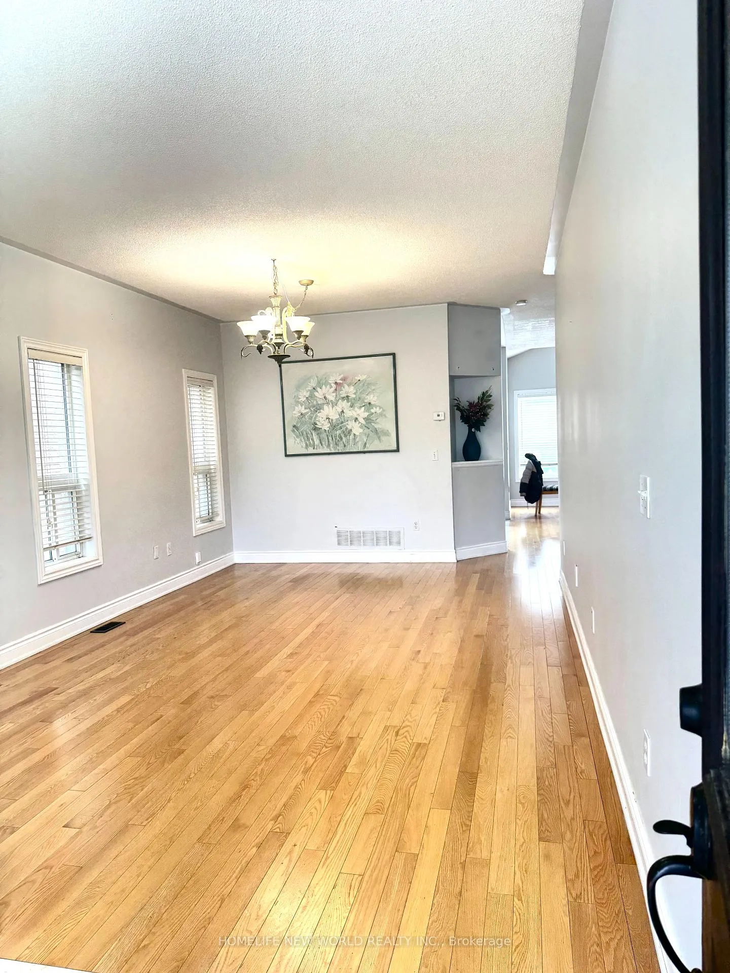 Photo 5 of 31 Moraine Drive, Vaughan, Vellore Village — HOMEH