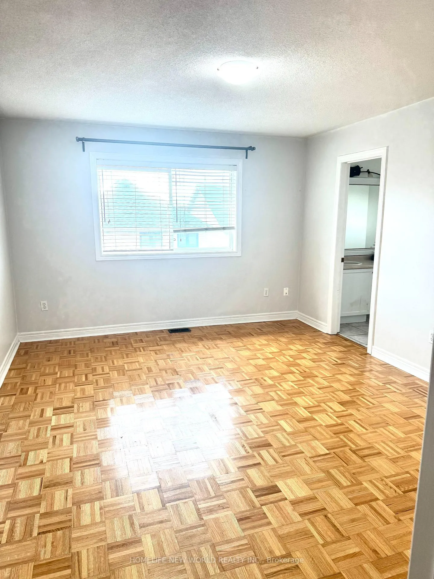 Photo 7 of 31 Moraine Drive, Vaughan, Vellore Village — HOMEH