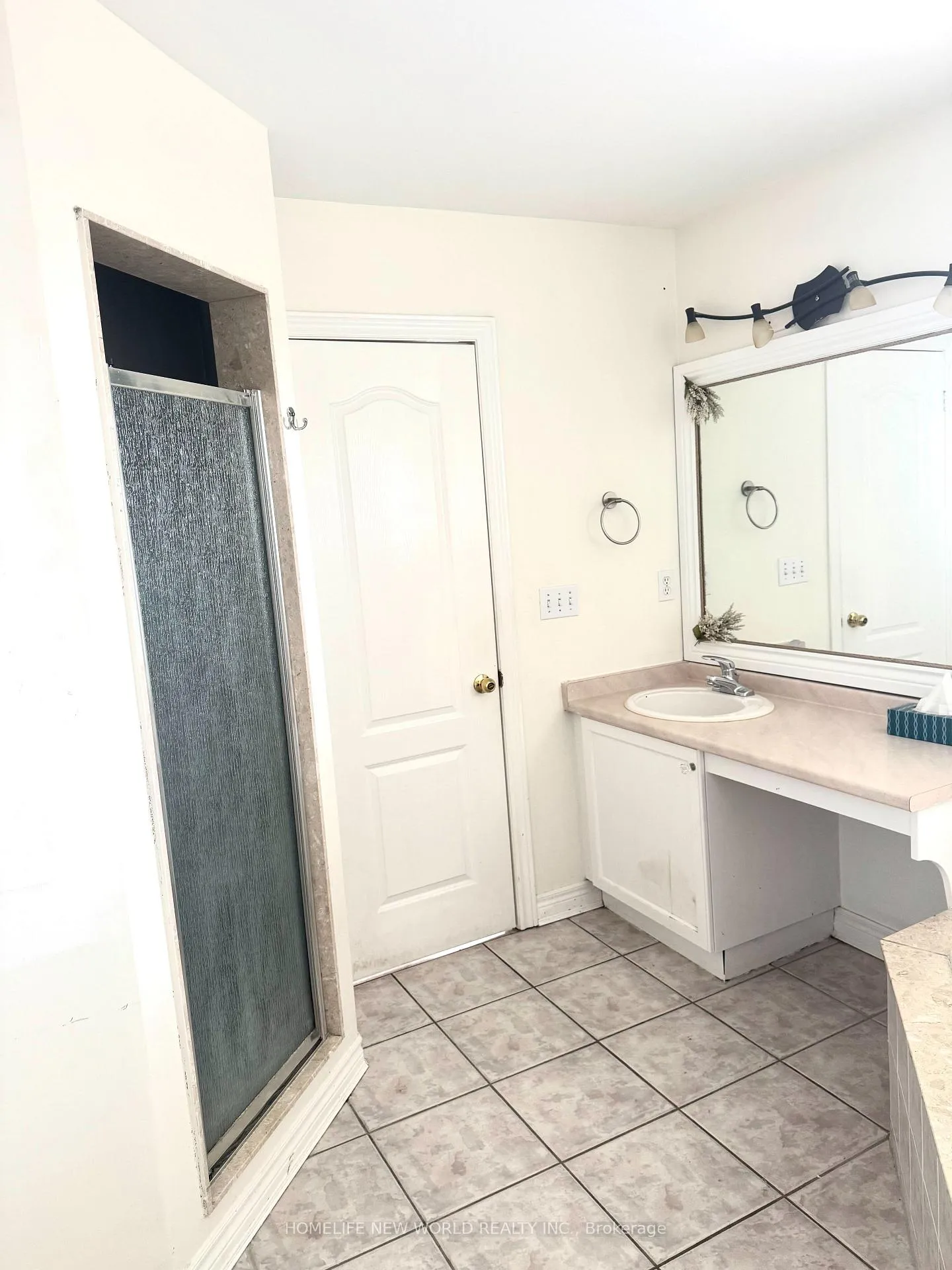 Photo 8 of 31 Moraine Drive, Vaughan, Vellore Village — HOMEH