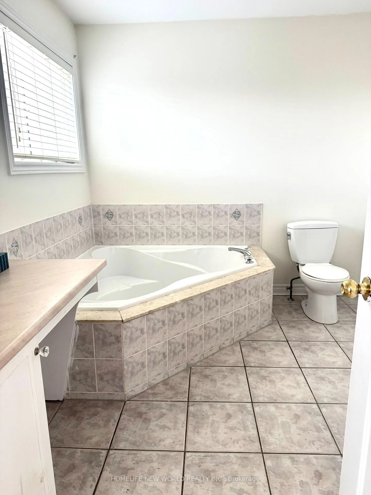 Photo 9 of 31 Moraine Drive, Vaughan, Vellore Village — HOMEH