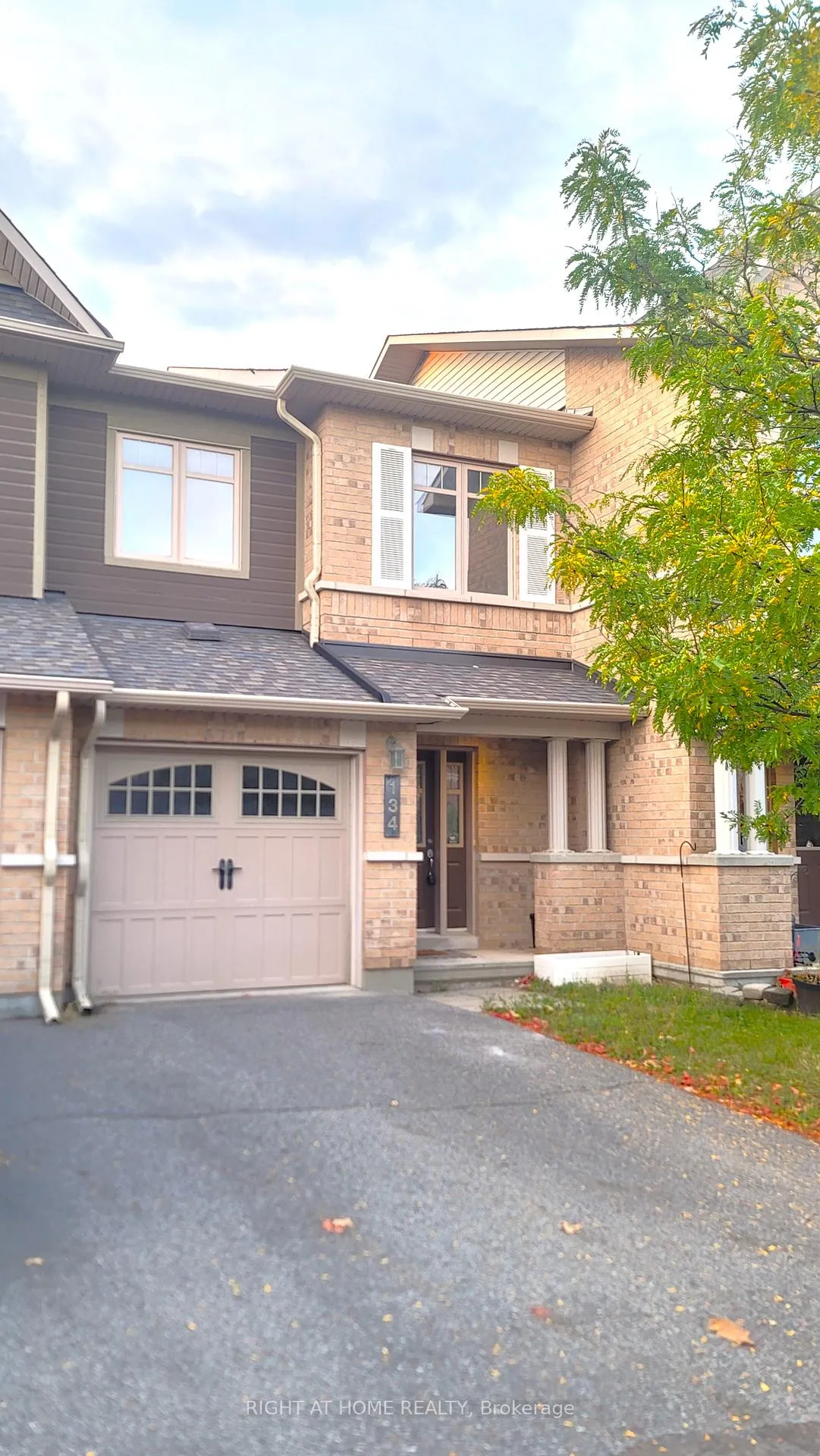 Photo 2 of 134 Mancini Way, Ottawa, Barrhaven - Strandherd — HOMEH