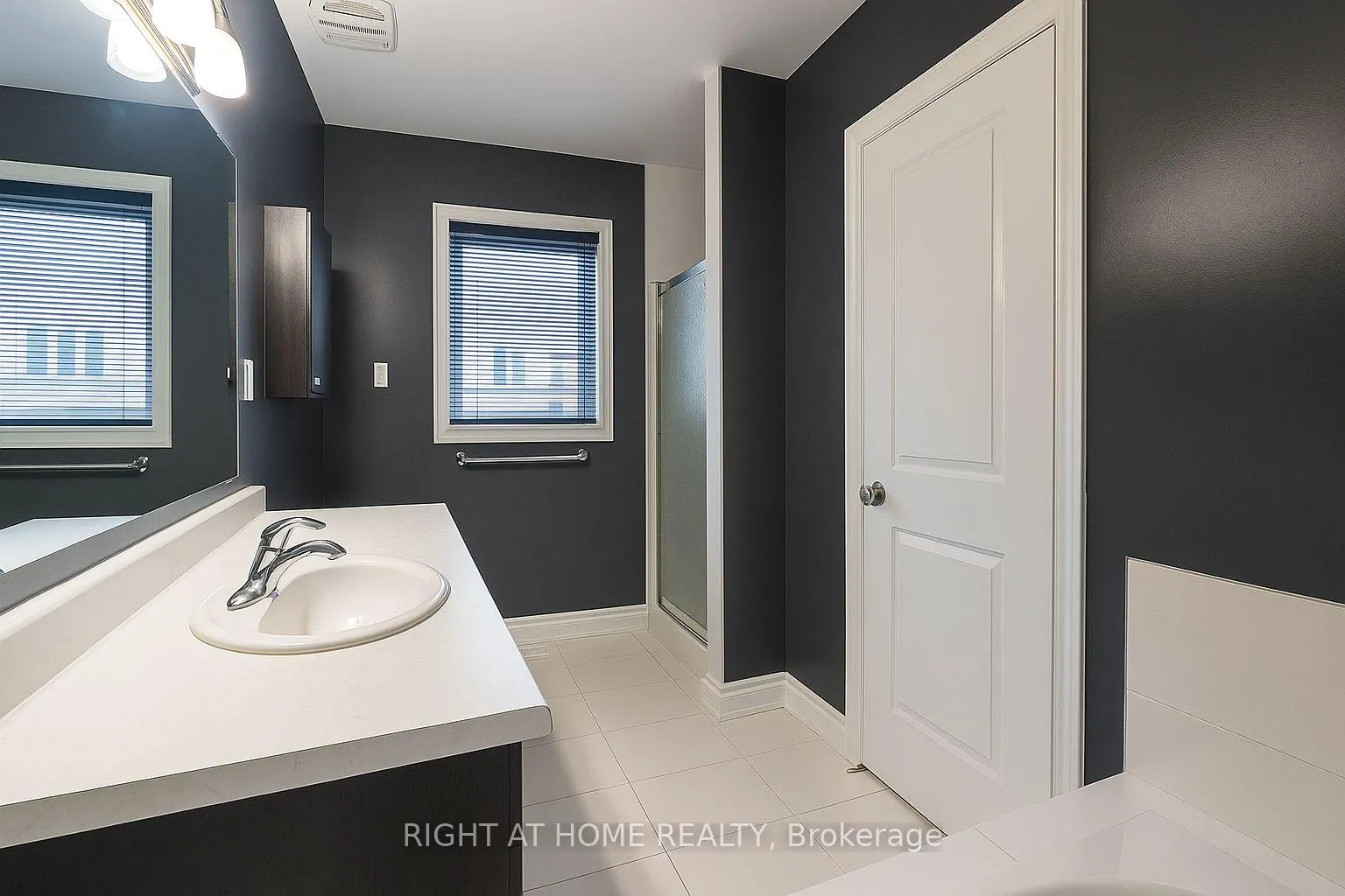 Photo 13 of 134 Mancini Way, Ottawa, Barrhaven - Strandherd — HOMEH