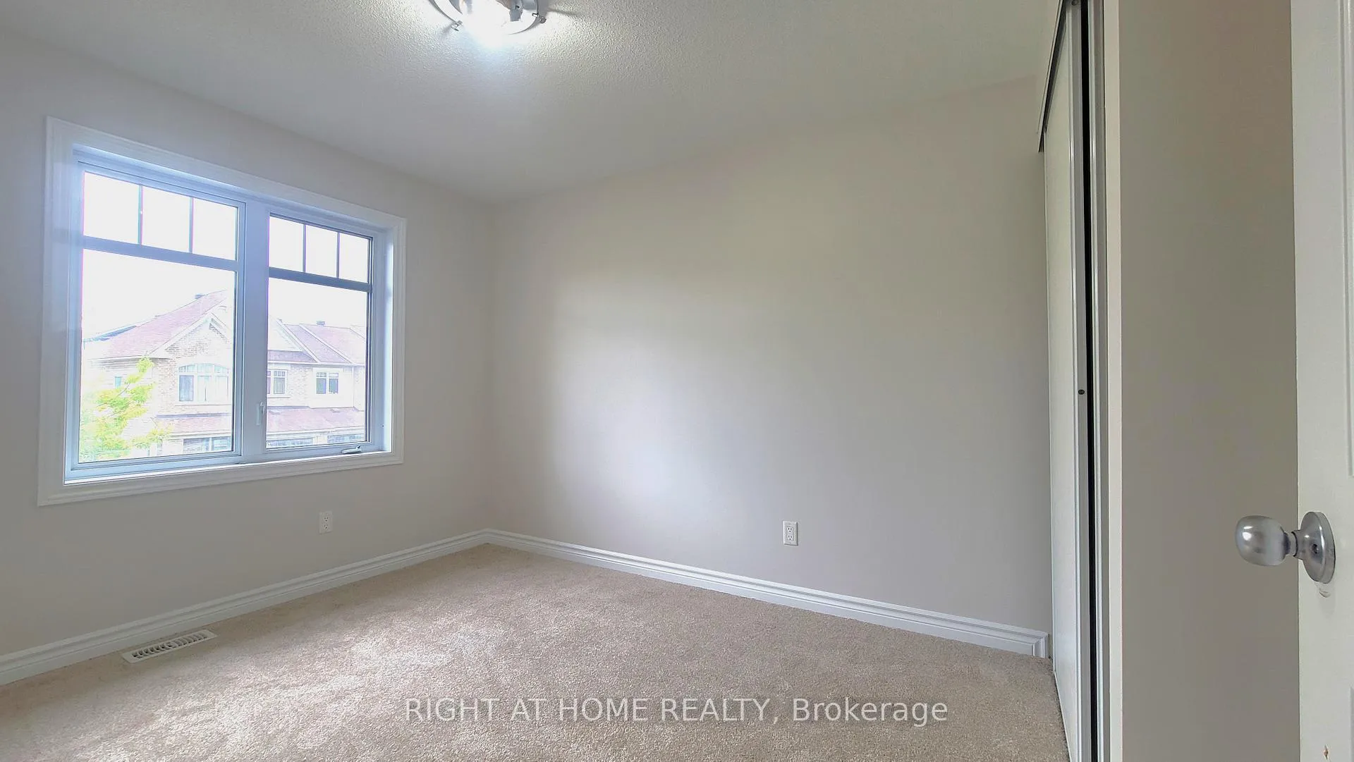 Photo 15 of 134 Mancini Way, Ottawa, Barrhaven - Strandherd — HOMEH