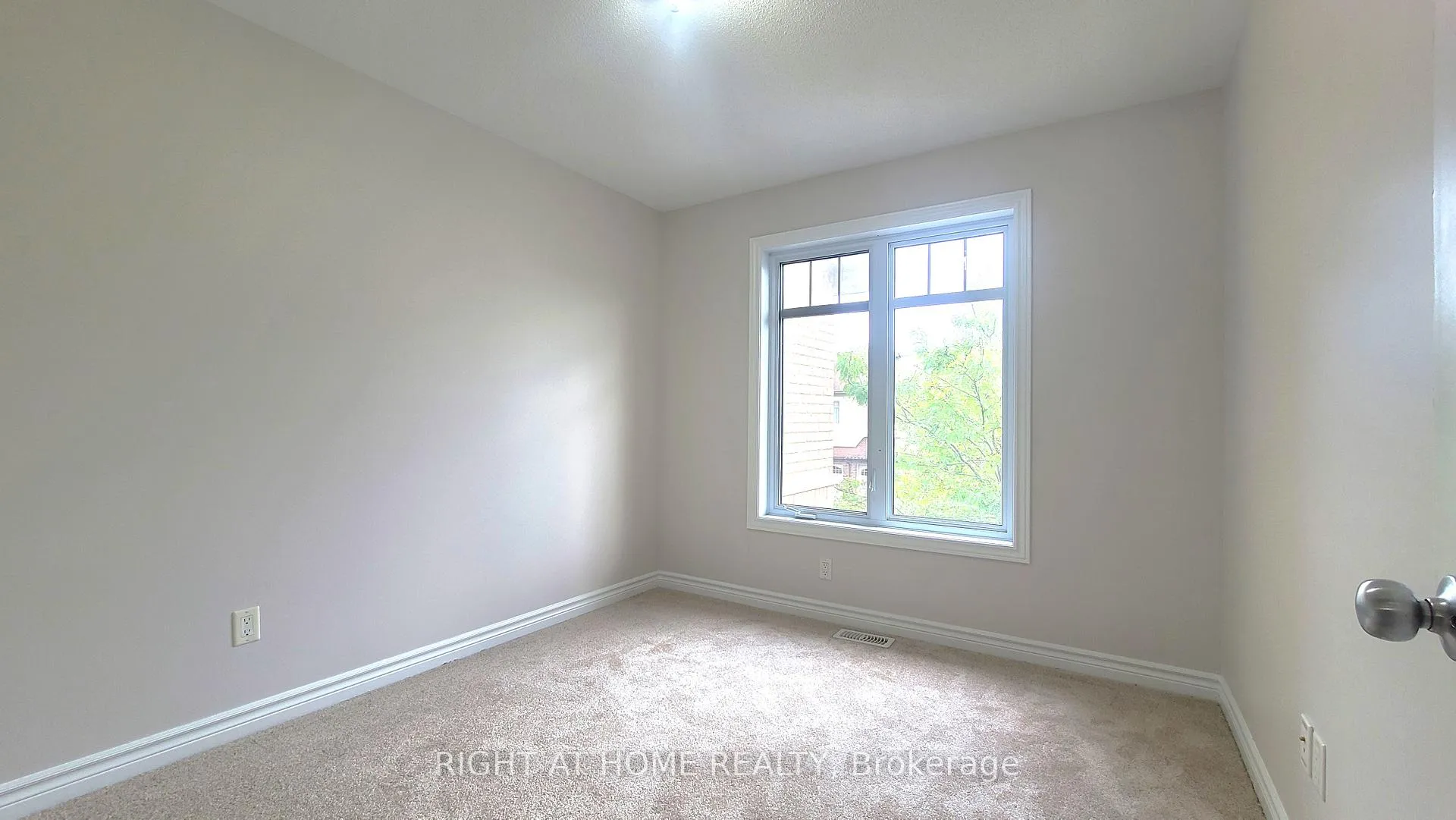 Photo 16 of 134 Mancini Way, Ottawa, Barrhaven - Strandherd — HOMEH