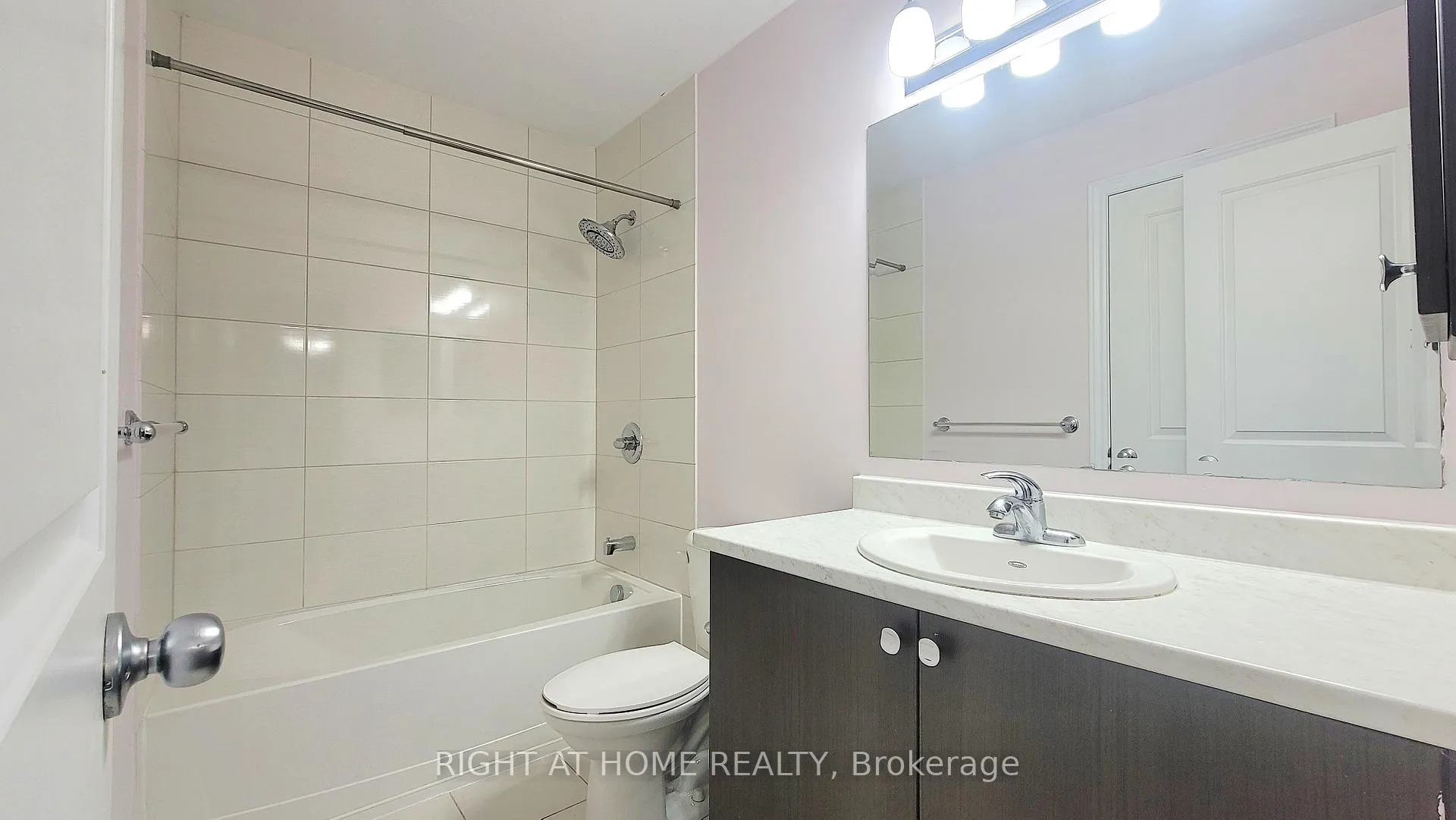Photo 18 of 134 Mancini Way, Ottawa, Barrhaven - Strandherd — HOMEH