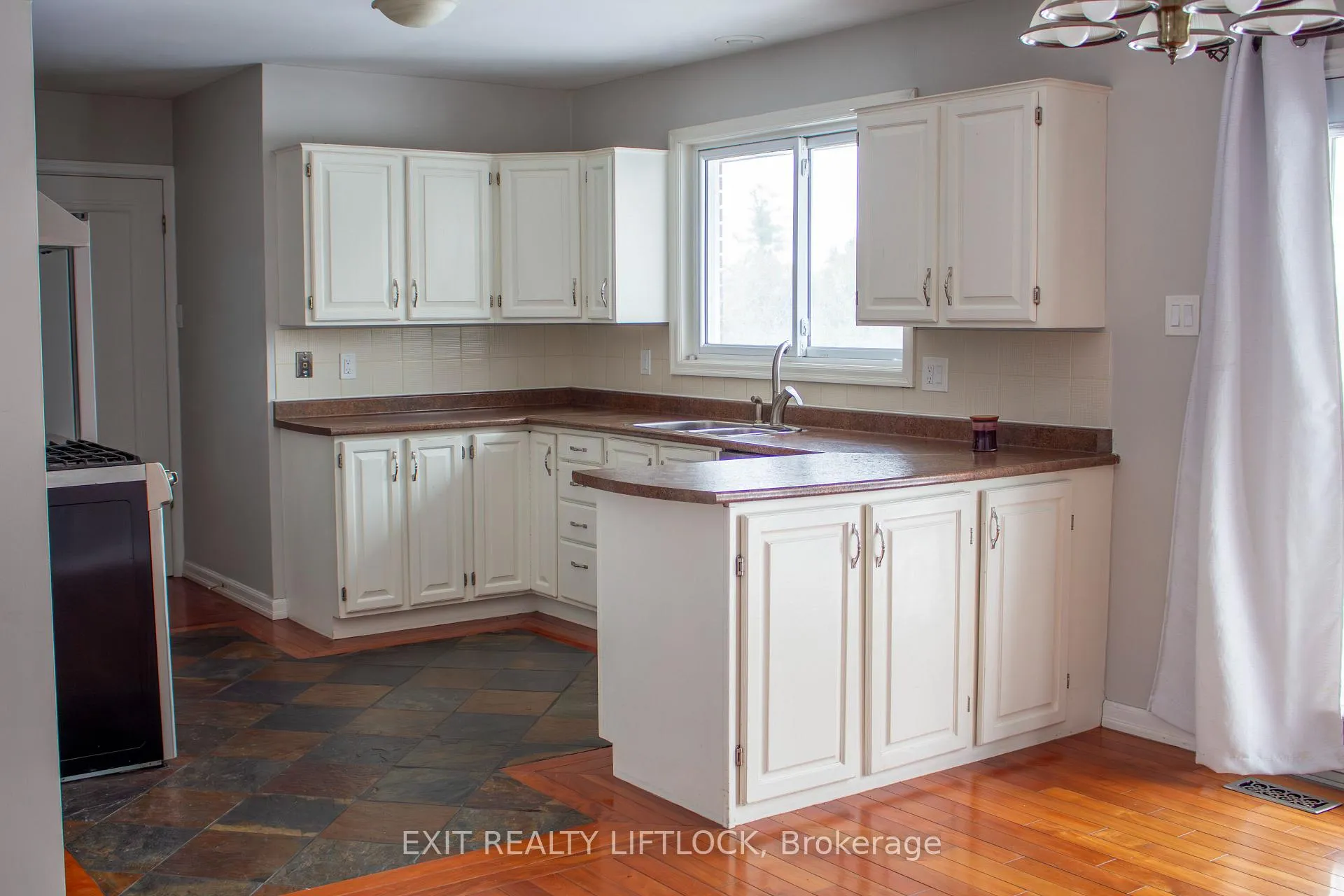 Photo 7 of 2105 Deer Bay Road, Selwyn — HOMEH