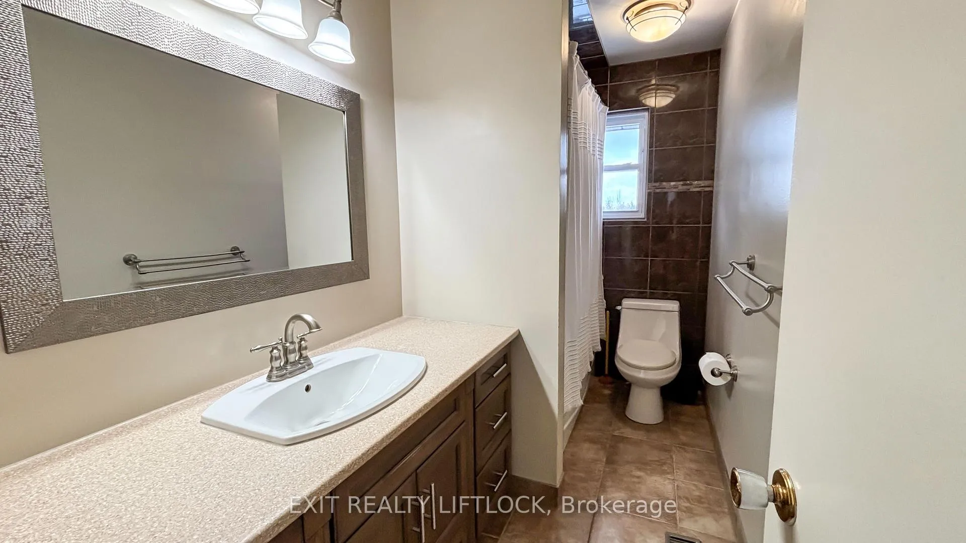 Photo 10 of 2105 Deer Bay Road, Selwyn — HOMEH