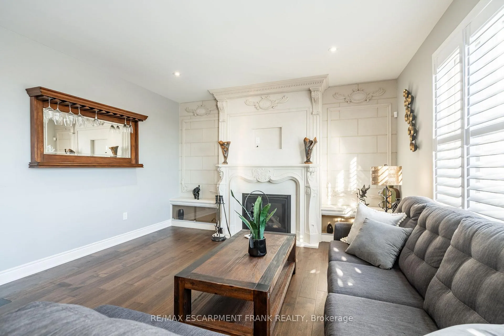Photo 11 of 8 Cesar Place, Hamilton, Ancaster — HOMEH