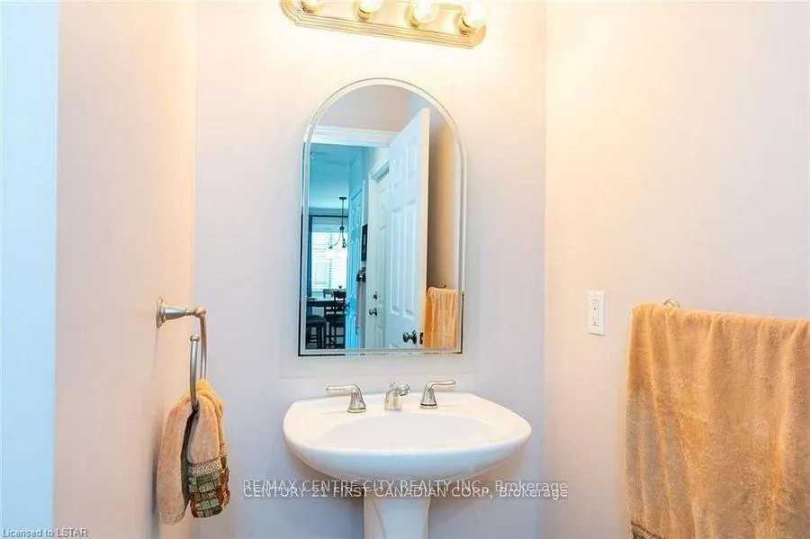Photo 5 of 79 Donker Drive, St. Thomas — HOMEH