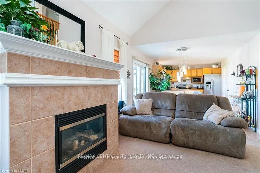 Photo 9 of 79 Donker Drive, St. Thomas — HOMEH