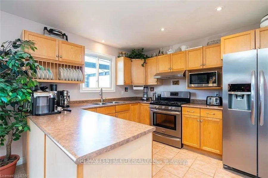 Photo 12 of 79 Donker Drive, St. Thomas — HOMEH