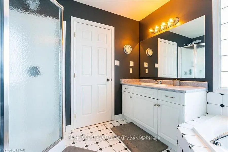 Photo 16 of 79 Donker Drive, St. Thomas — HOMEH