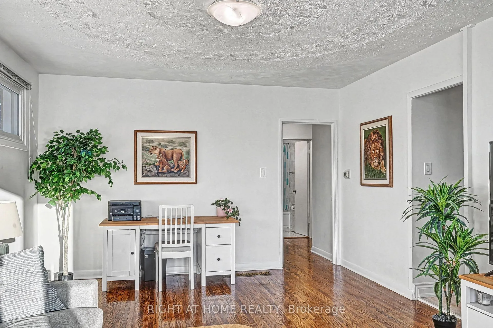 Photo 4 of Unit Main, 1015 Walton Boulevard, Whitby, Williamsburg — HOMEH