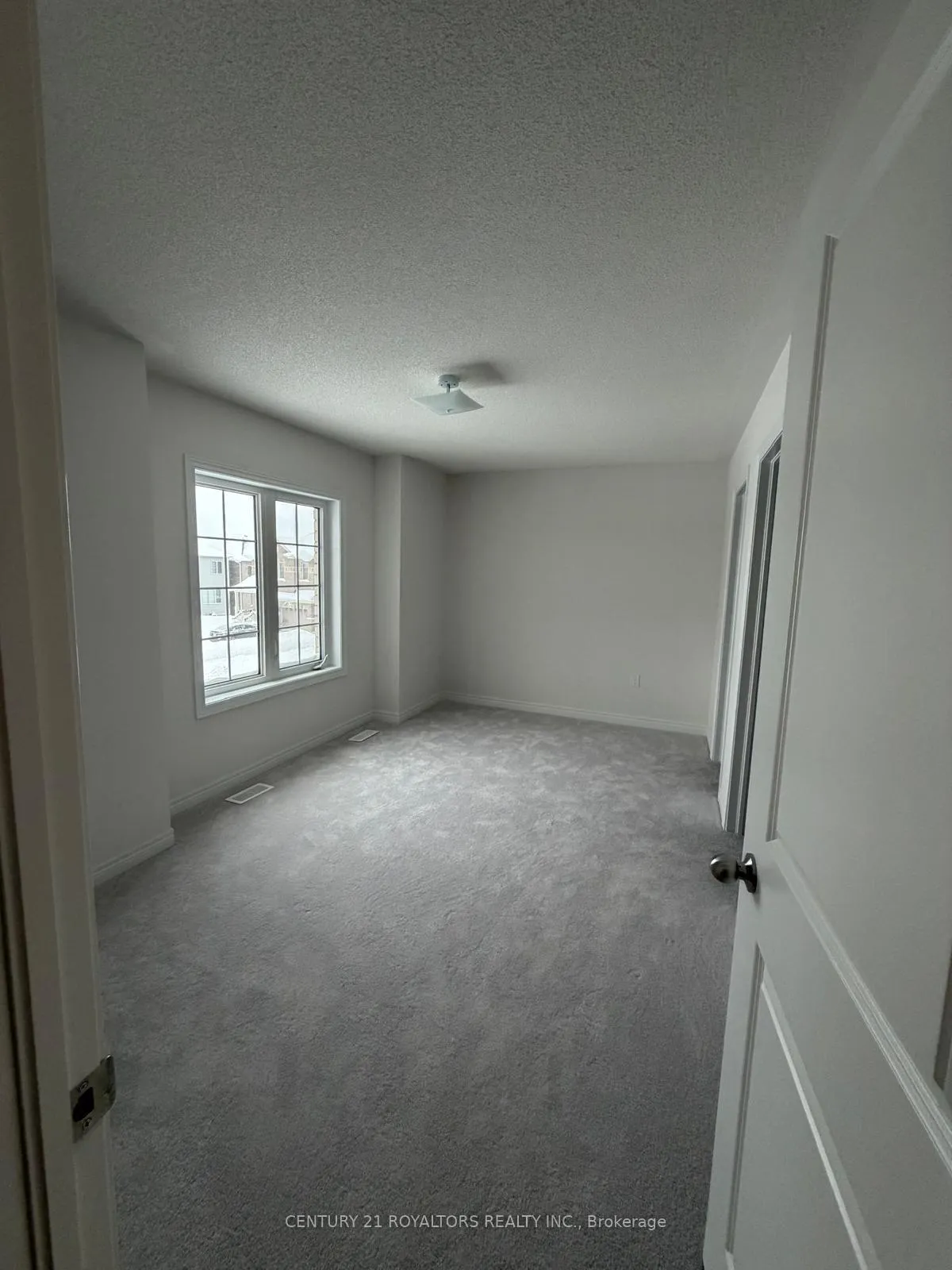 Photo 11 of 303 Trillium Court, Shelburne — HOMEH