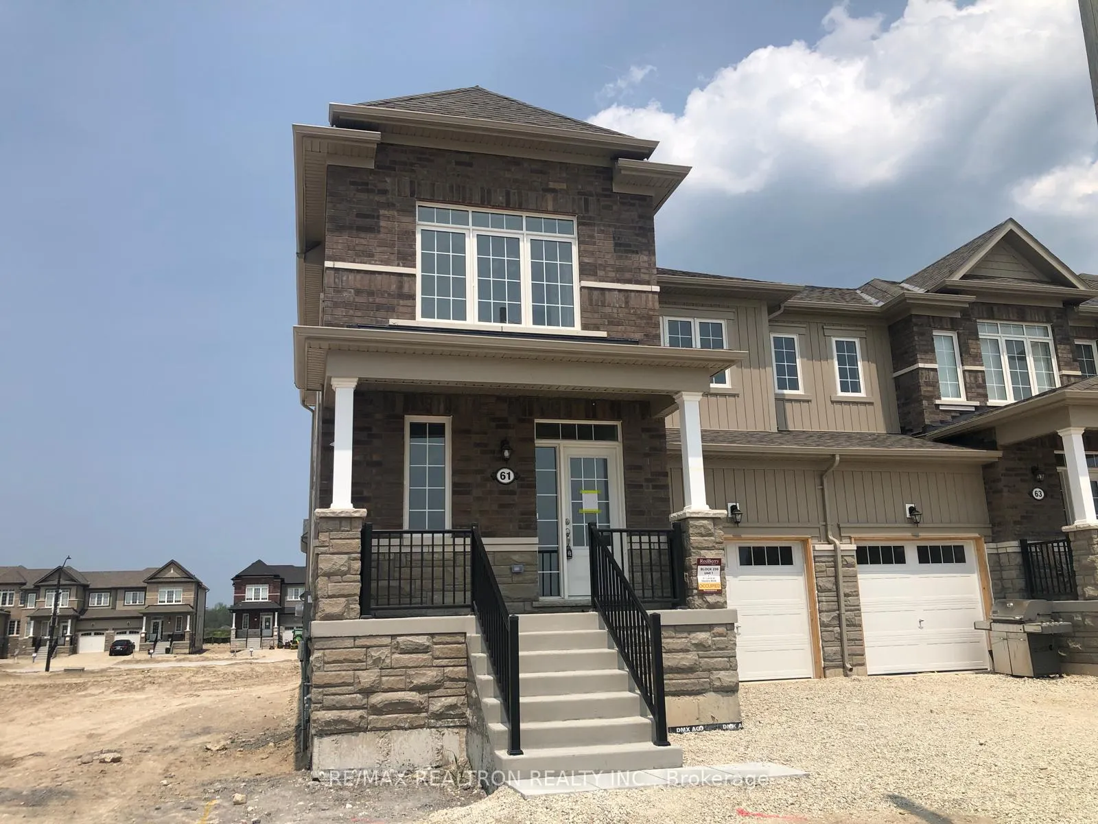 Photo 7 of 61 Central Square Boulevard, Wasaga Beach — HOMEH