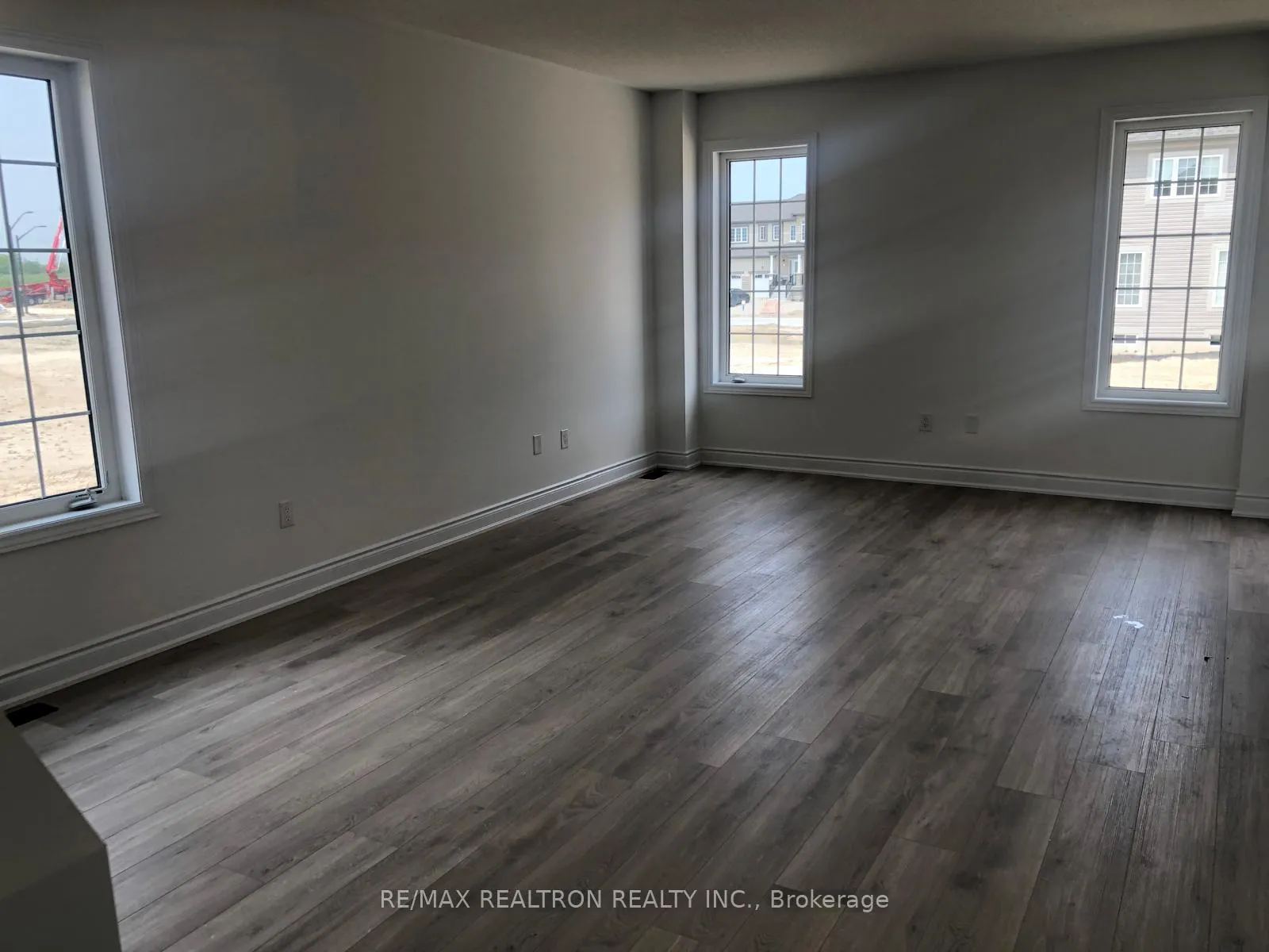 Photo 12 of 61 Central Square Boulevard, Wasaga Beach — HOMEH