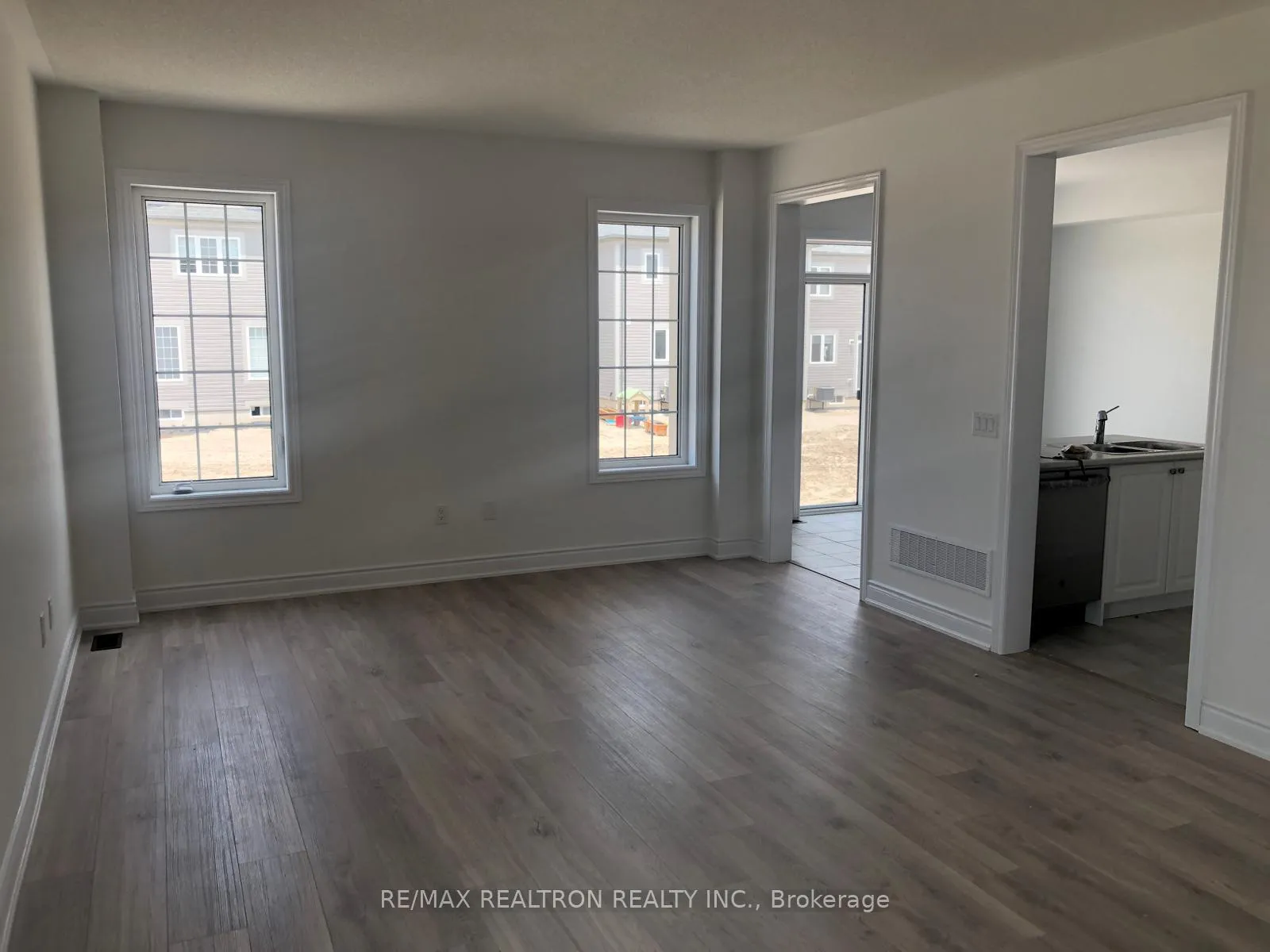Photo 13 of 61 Central Square Boulevard, Wasaga Beach — HOMEH