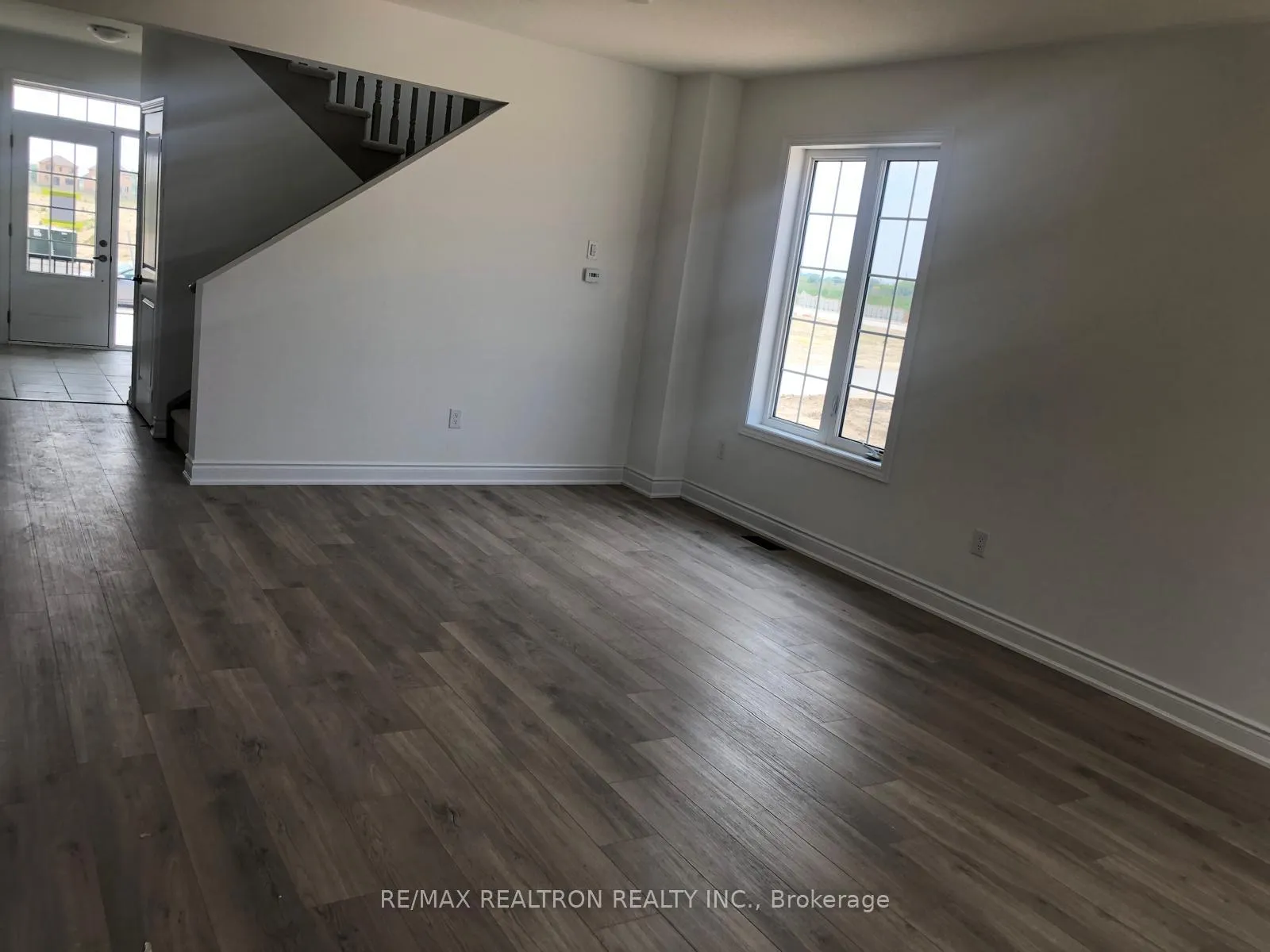Photo 15 of 61 Central Square Boulevard, Wasaga Beach — HOMEH