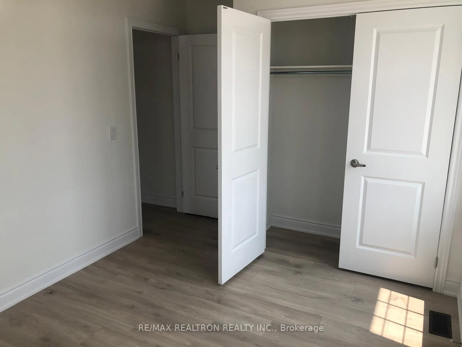 Photo 21 of 61 Central Square Boulevard, Wasaga Beach — HOMEH