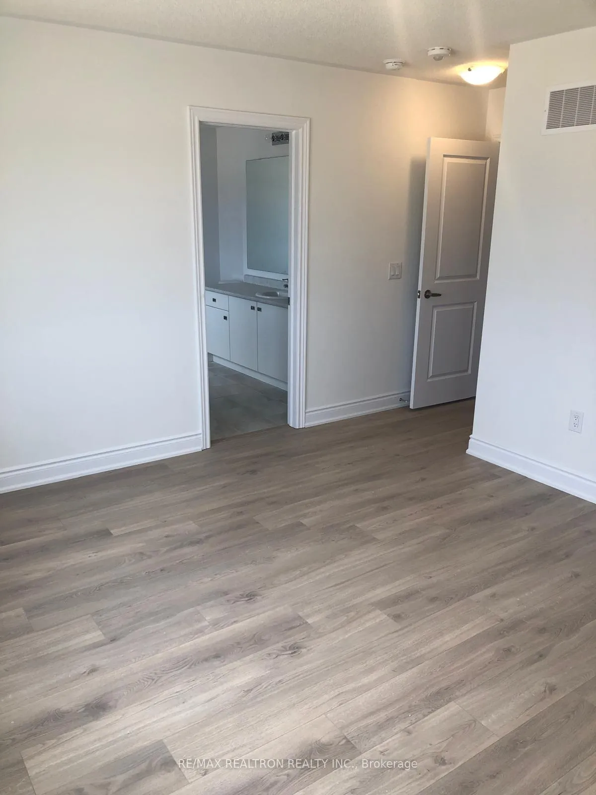 Photo 34 of 61 Central Square Boulevard, Wasaga Beach — HOMEH