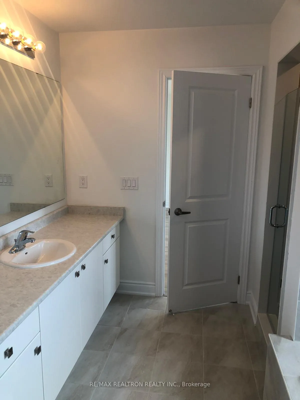 Photo 42 of 61 Central Square Boulevard, Wasaga Beach — HOMEH