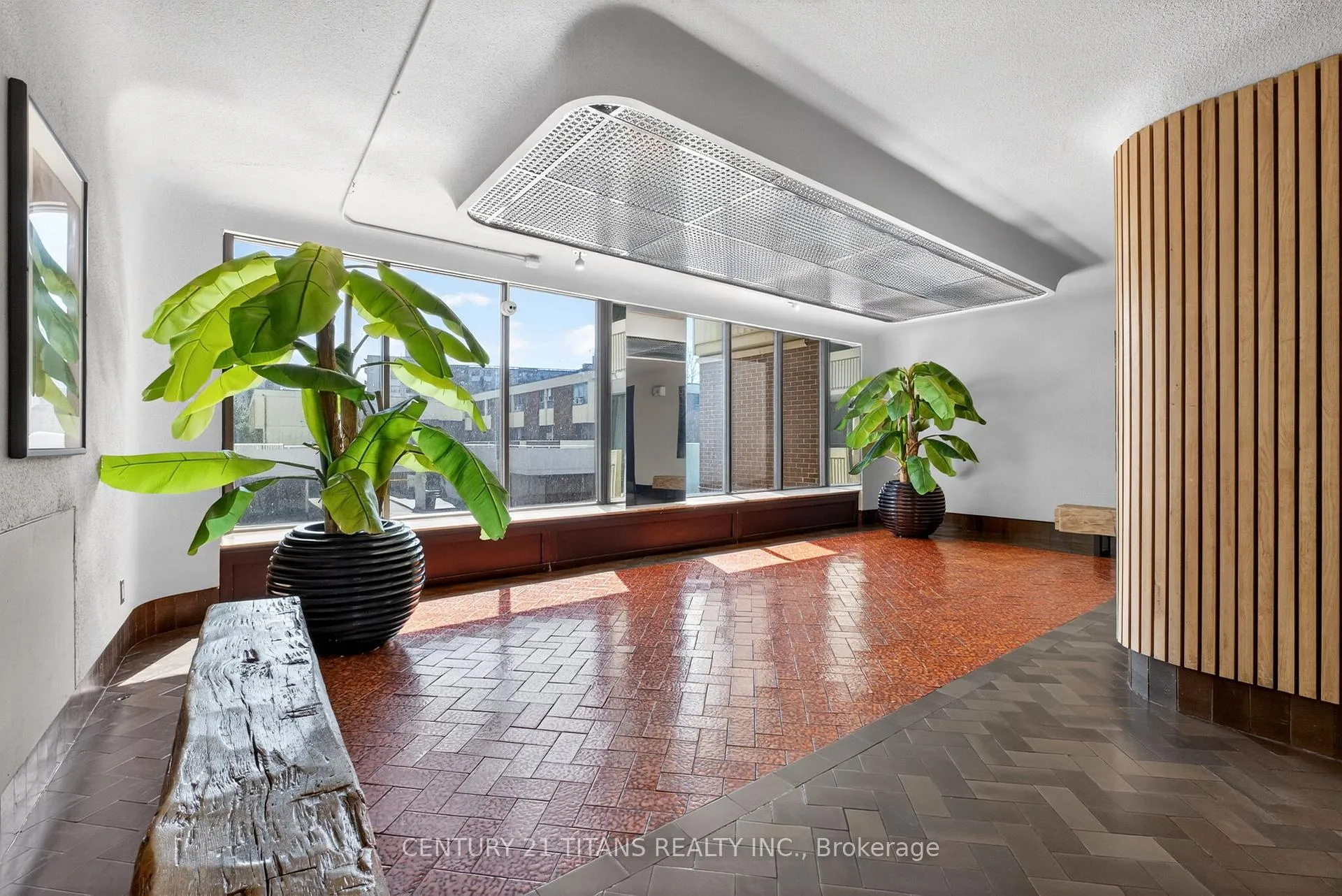 Photo 4 of Unit 2903, 1 Massey Square, Toronto, Crescent Town — HOMEH