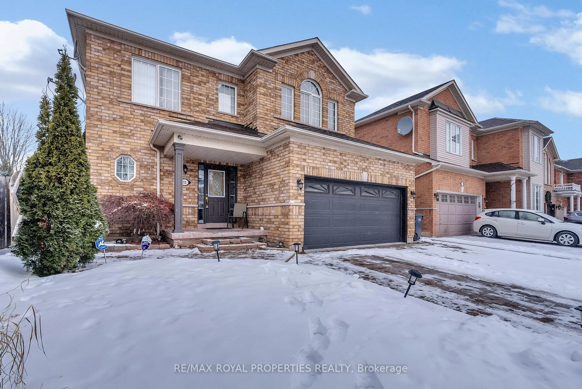Photo 2 of Unit Main, 13 Dells Crescent, Brampton, Fletcher's Meadow — HOMEH