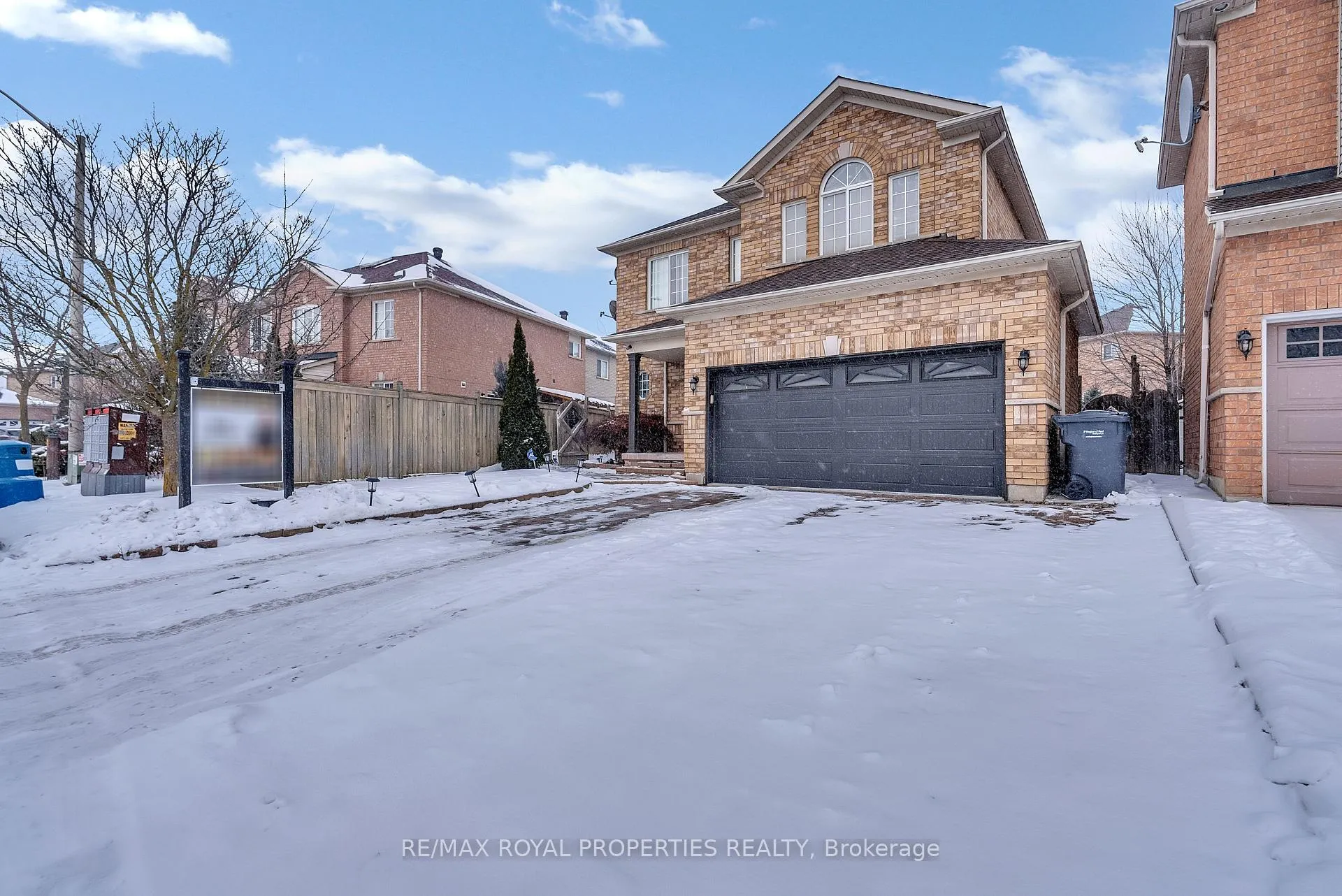 Photo 3 of Unit Main, 13 Dells Crescent, Brampton, Fletcher's Meadow — HOMEH