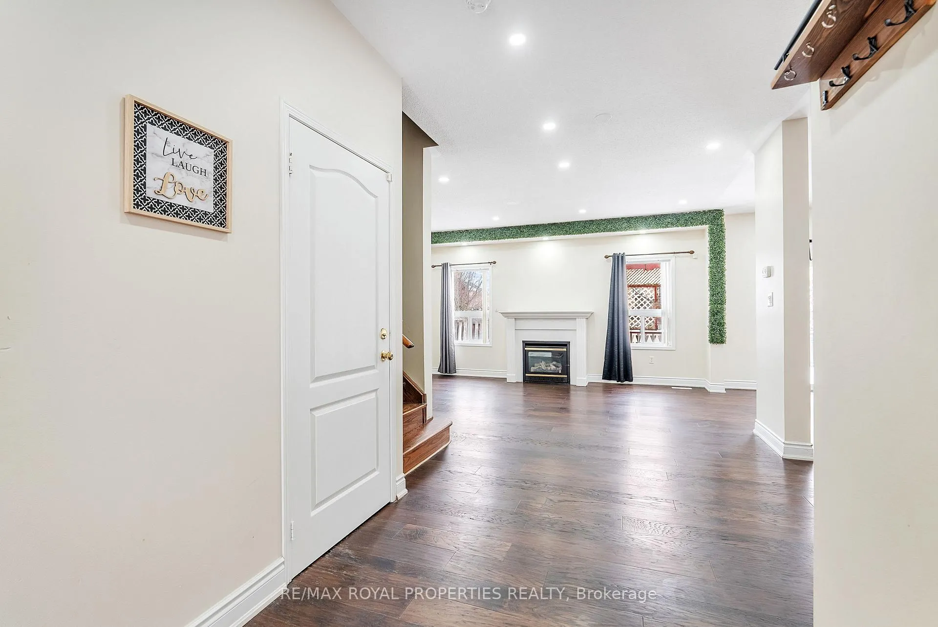 Photo 5 of Unit Main, 13 Dells Crescent, Brampton, Fletcher's Meadow — HOMEH