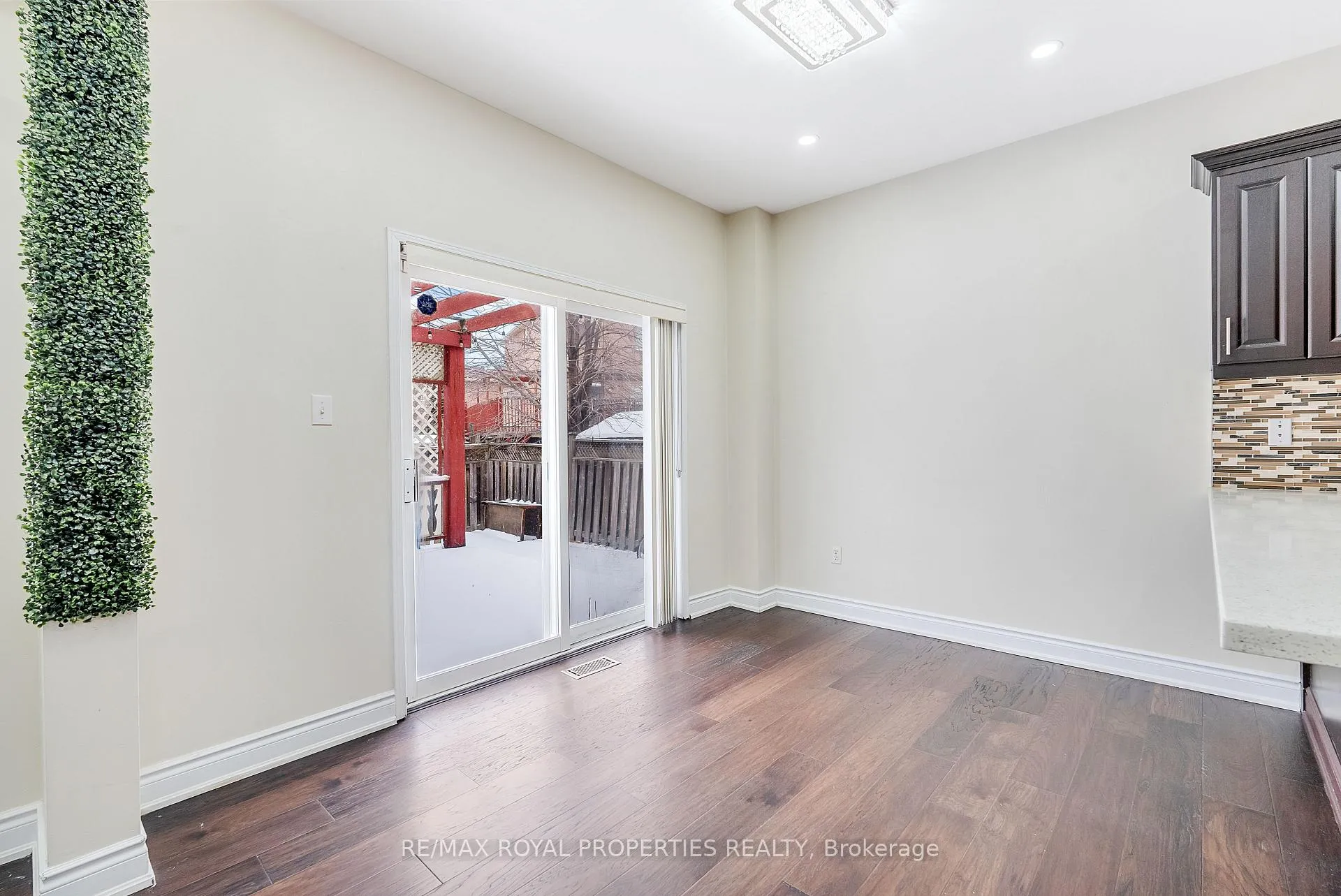 Photo 6 of Unit Main, 13 Dells Crescent, Brampton, Fletcher's Meadow — HOMEH
