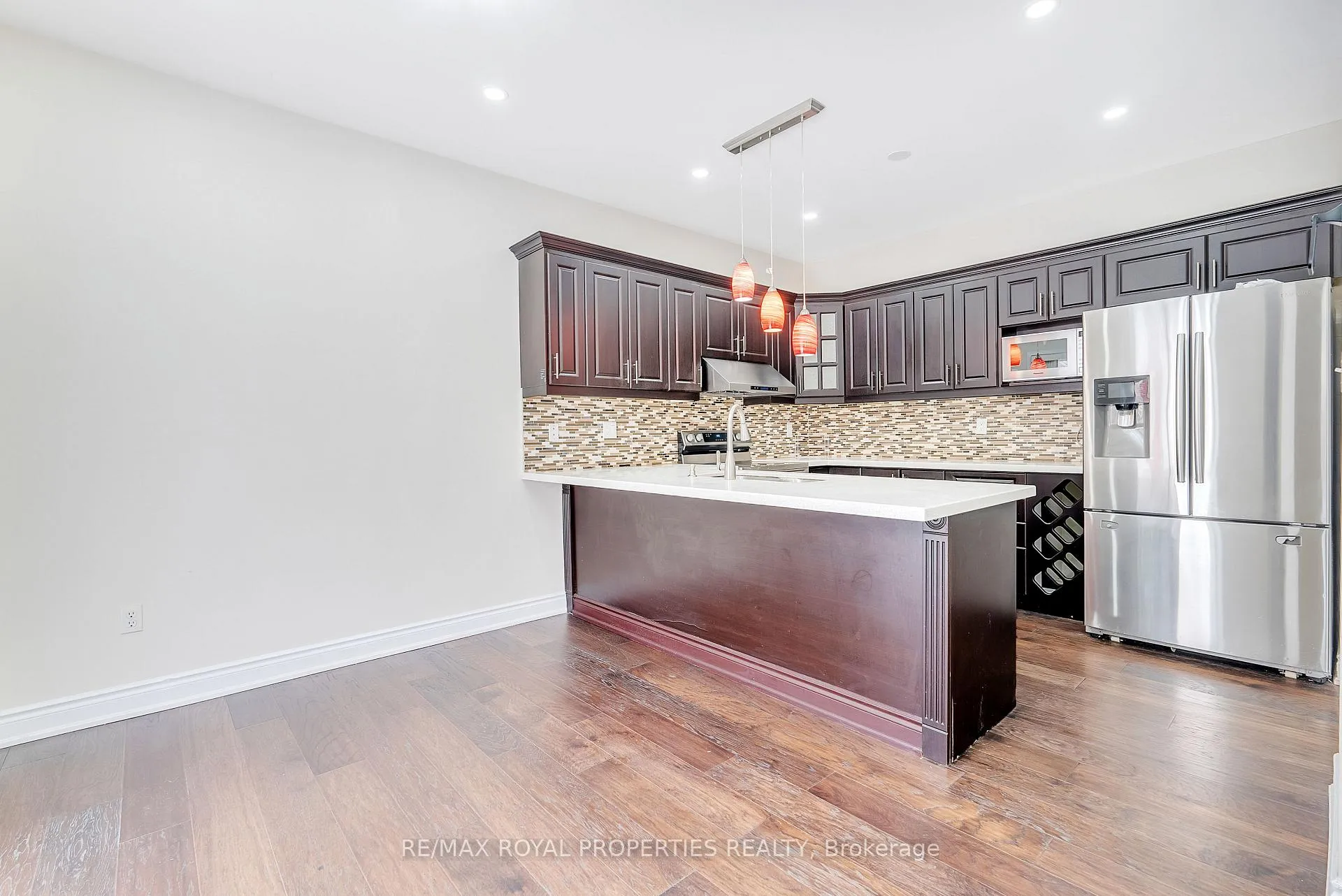 Photo 7 of Unit Main, 13 Dells Crescent, Brampton, Fletcher's Meadow — HOMEH