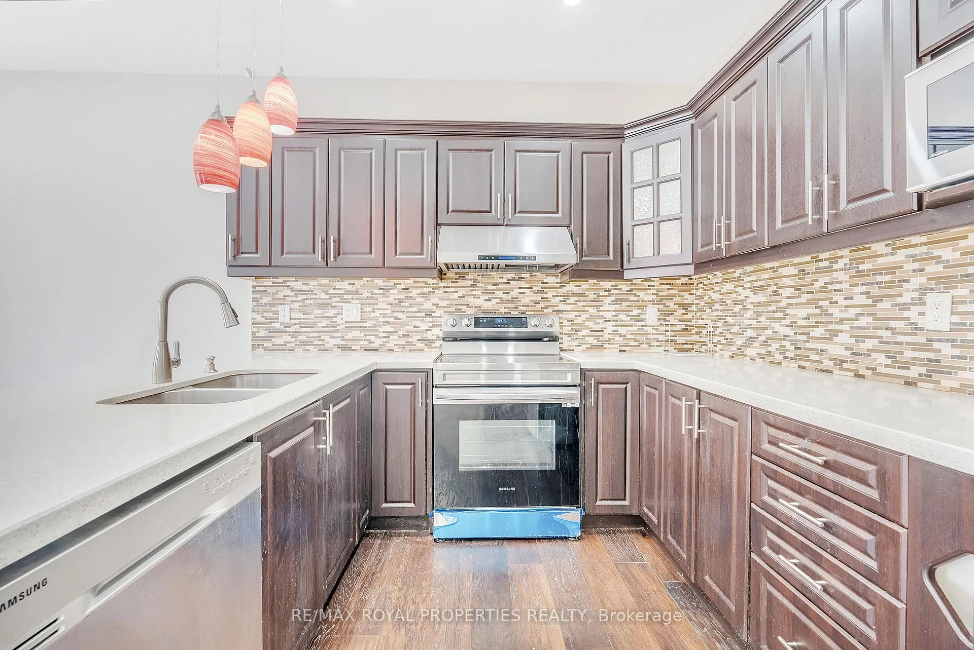Photo 9 of Unit Main, 13 Dells Crescent, Brampton, Fletcher's Meadow — HOMEH
