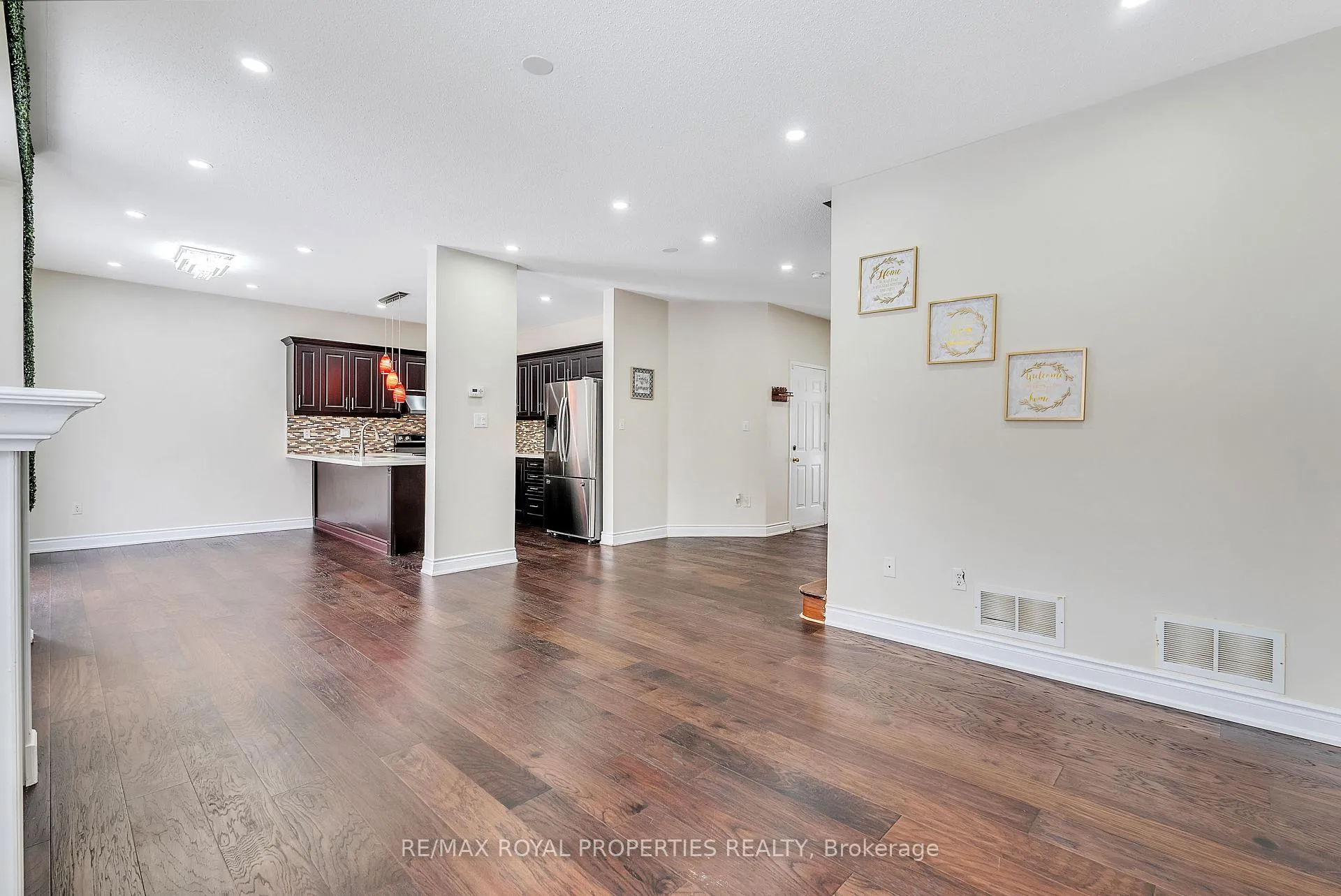 Photo 12 of Unit Main, 13 Dells Crescent, Brampton, Fletcher's Meadow — HOMEH