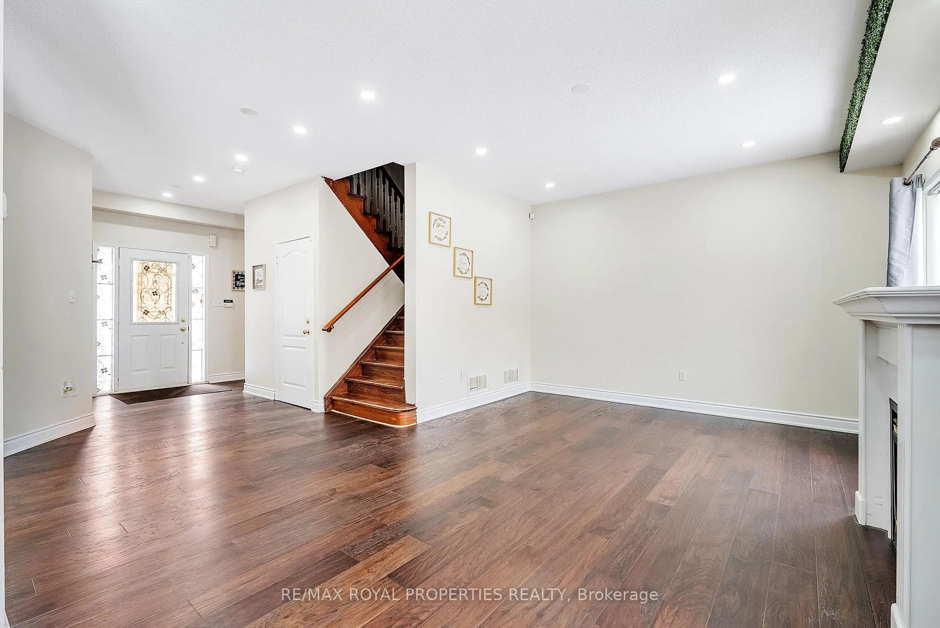 Photo 13 of Unit Main, 13 Dells Crescent, Brampton, Fletcher's Meadow — HOMEH