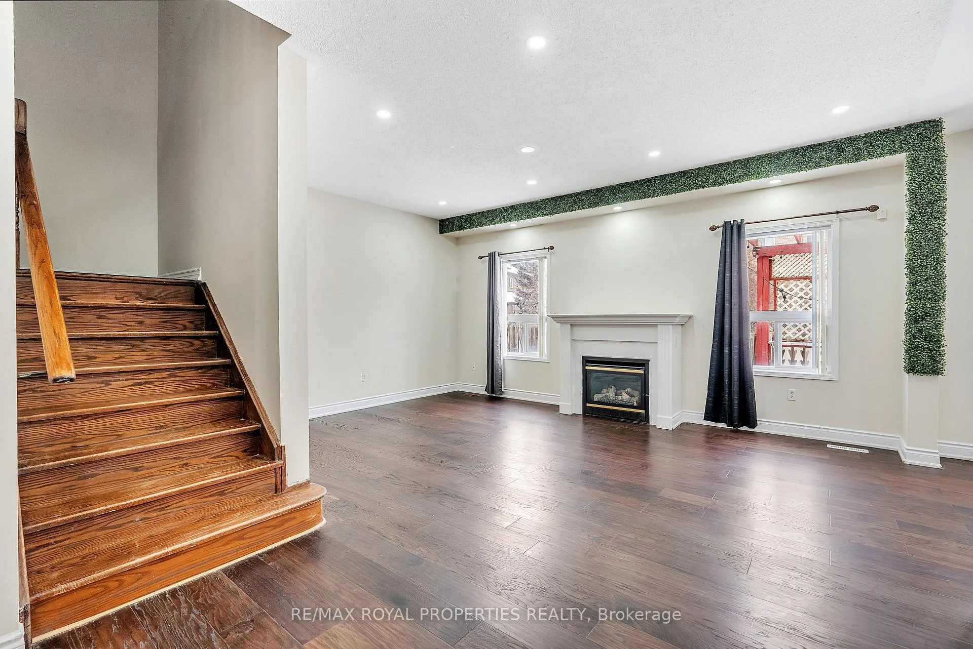 Photo 14 of Unit Main, 13 Dells Crescent, Brampton, Fletcher's Meadow — HOMEH