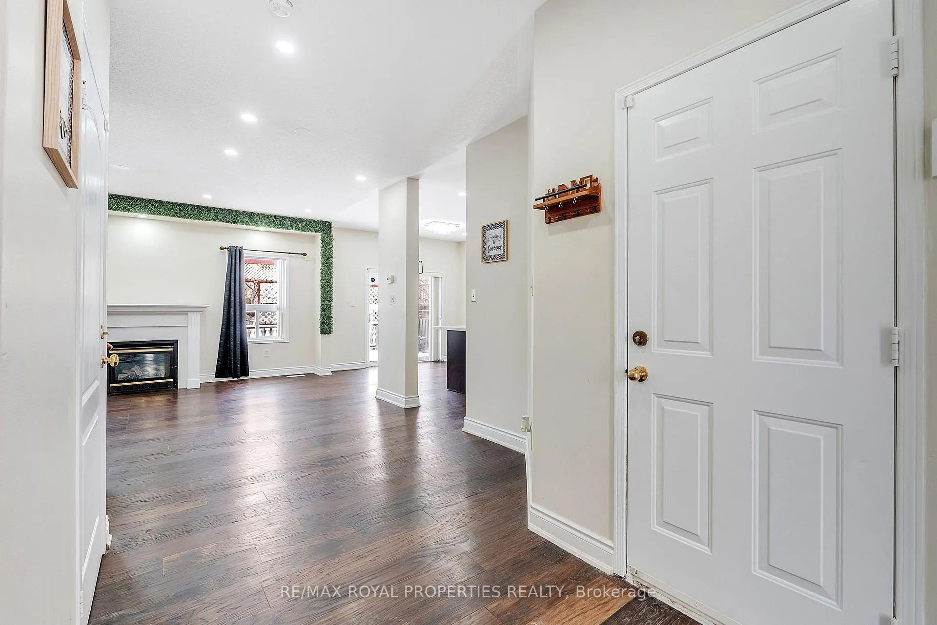 Photo 15 of Unit Main, 13 Dells Crescent, Brampton, Fletcher's Meadow — HOMEH
