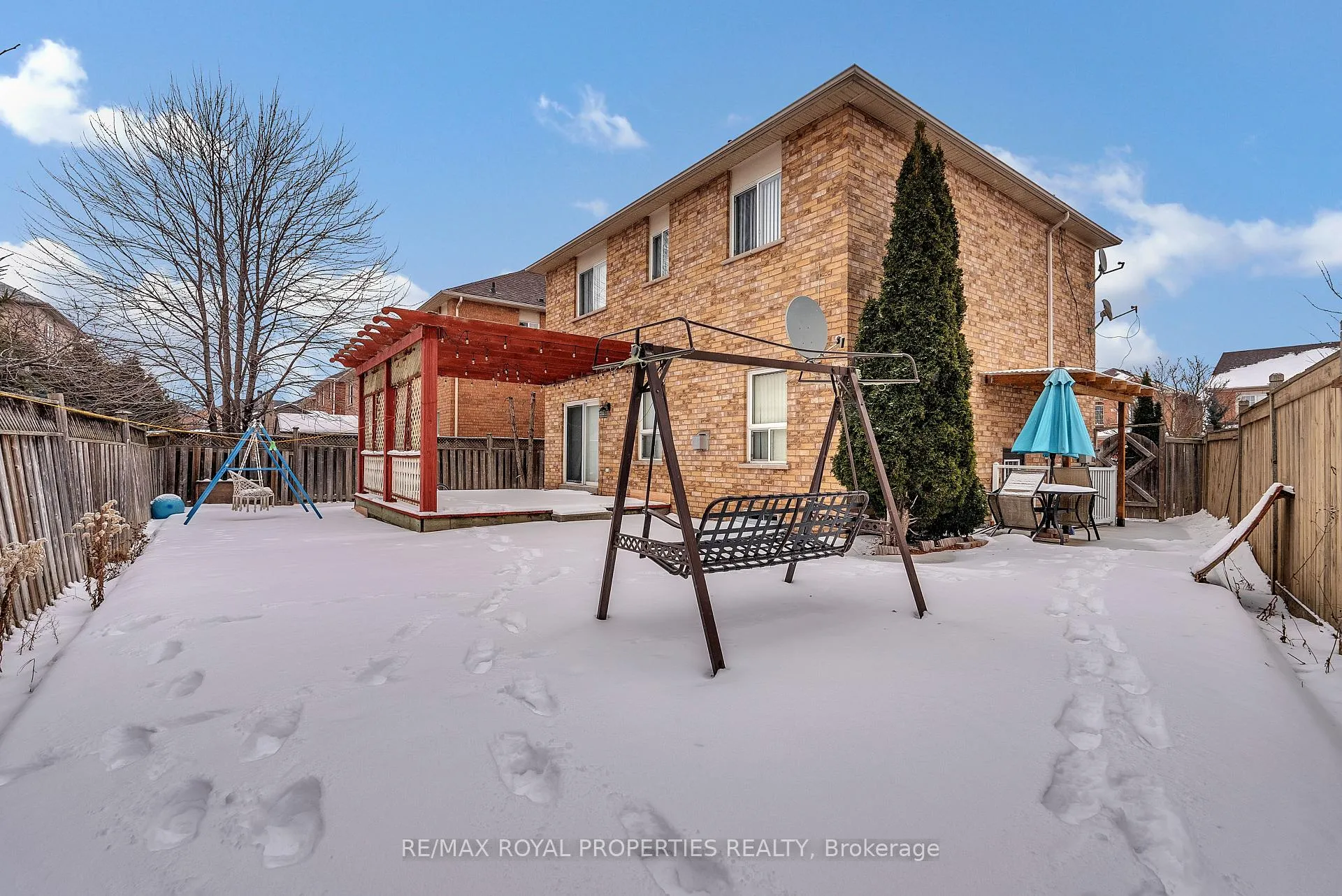 Photo 27 of Unit Main, 13 Dells Crescent, Brampton, Fletcher's Meadow — HOMEH