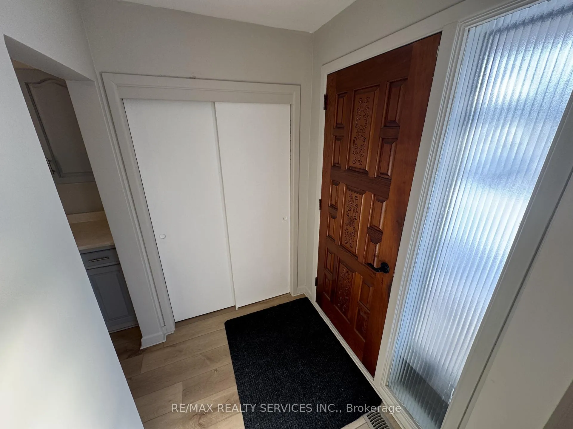 Photo 2 of 44 Carlyle Crescent, Brampton, Brampton East — HOMEH