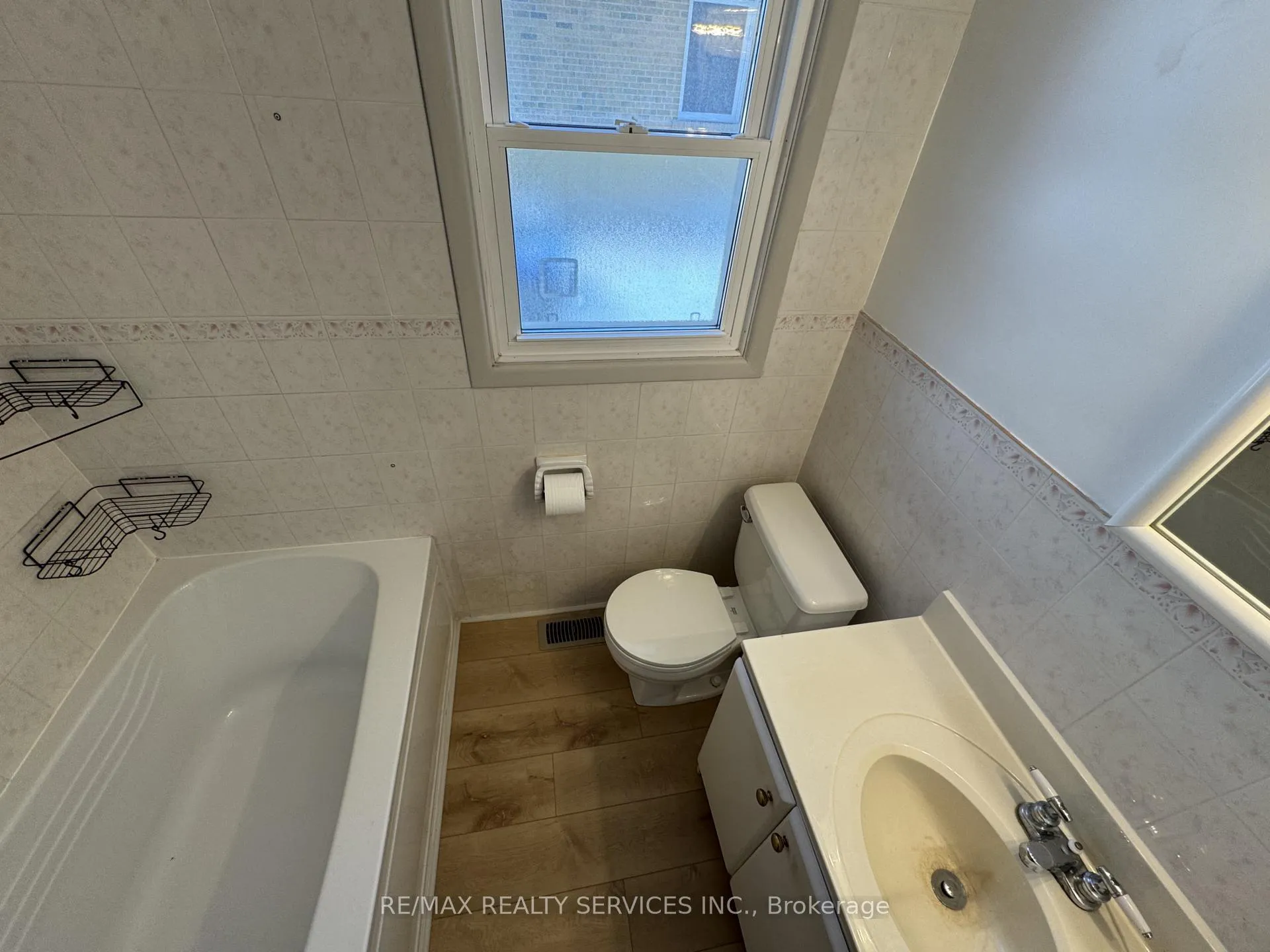 Photo 8 of 44 Carlyle Crescent, Brampton, Brampton East — HOMEH