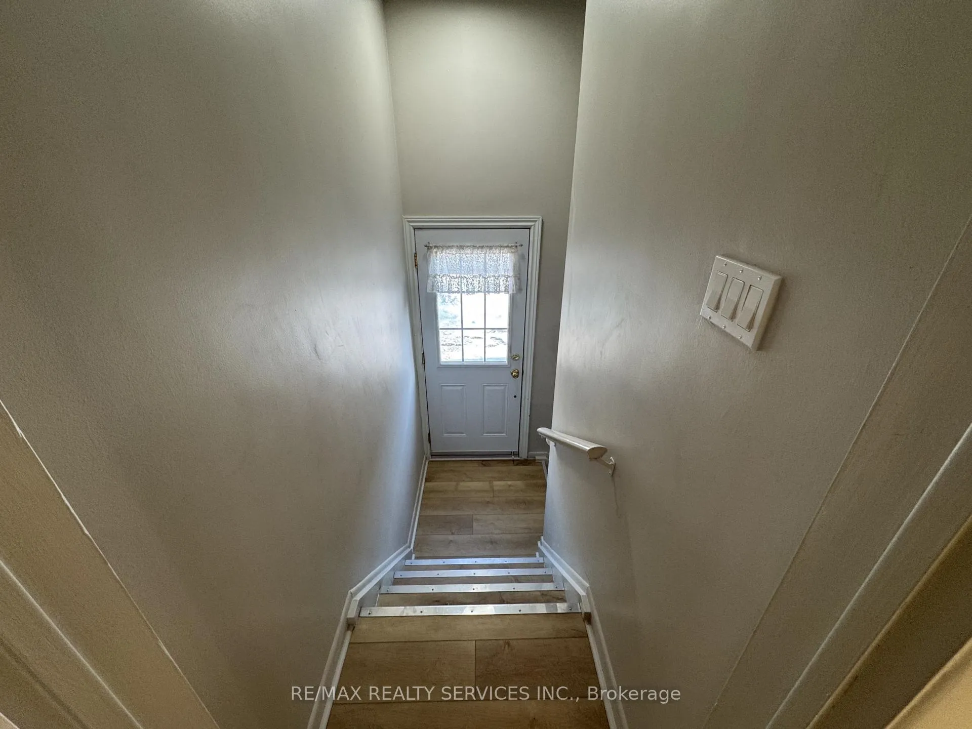 Photo 13 of 44 Carlyle Crescent, Brampton, Brampton East — HOMEH