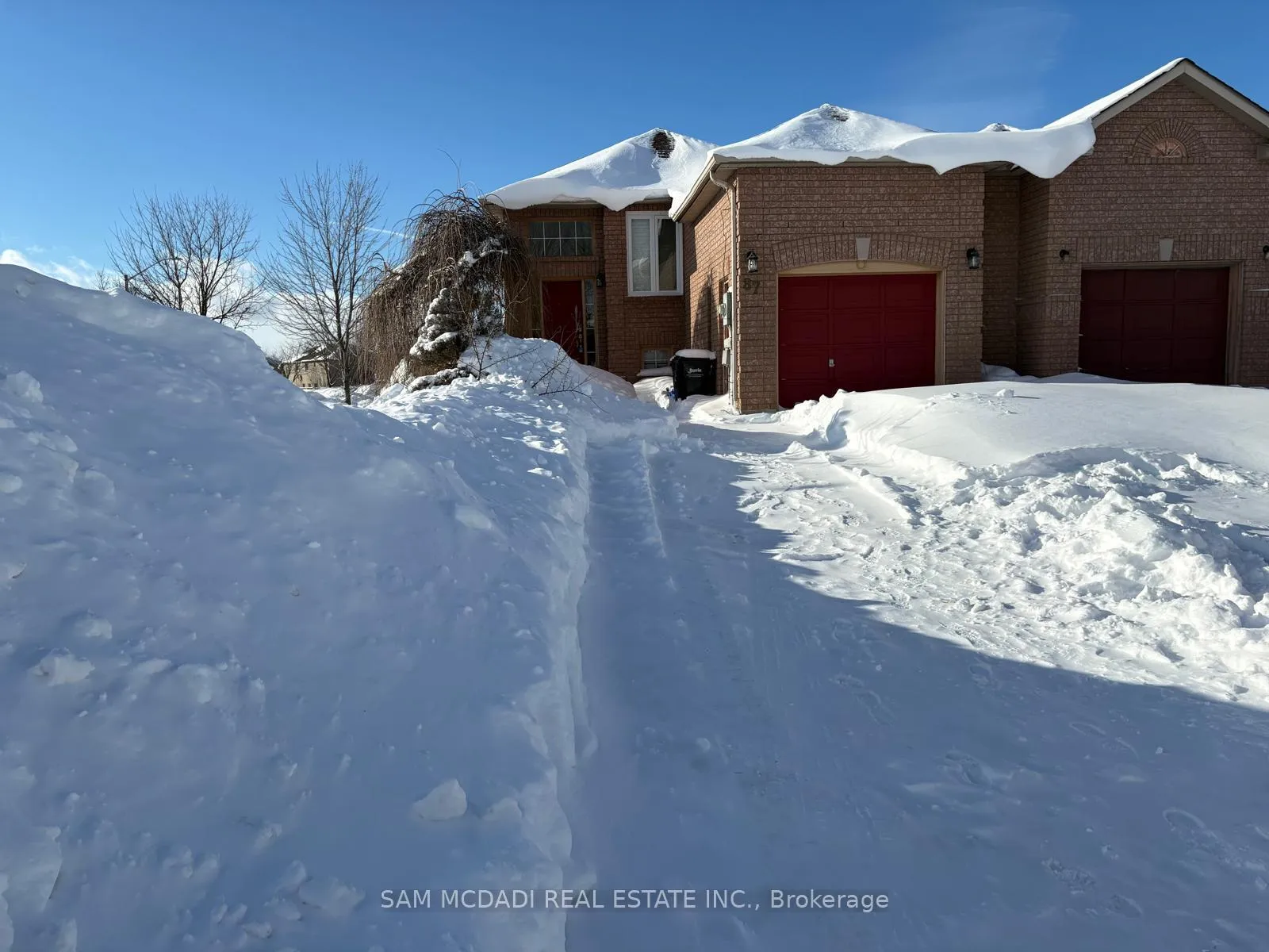 Front of Unit Lower, 87 Rundle Crescent