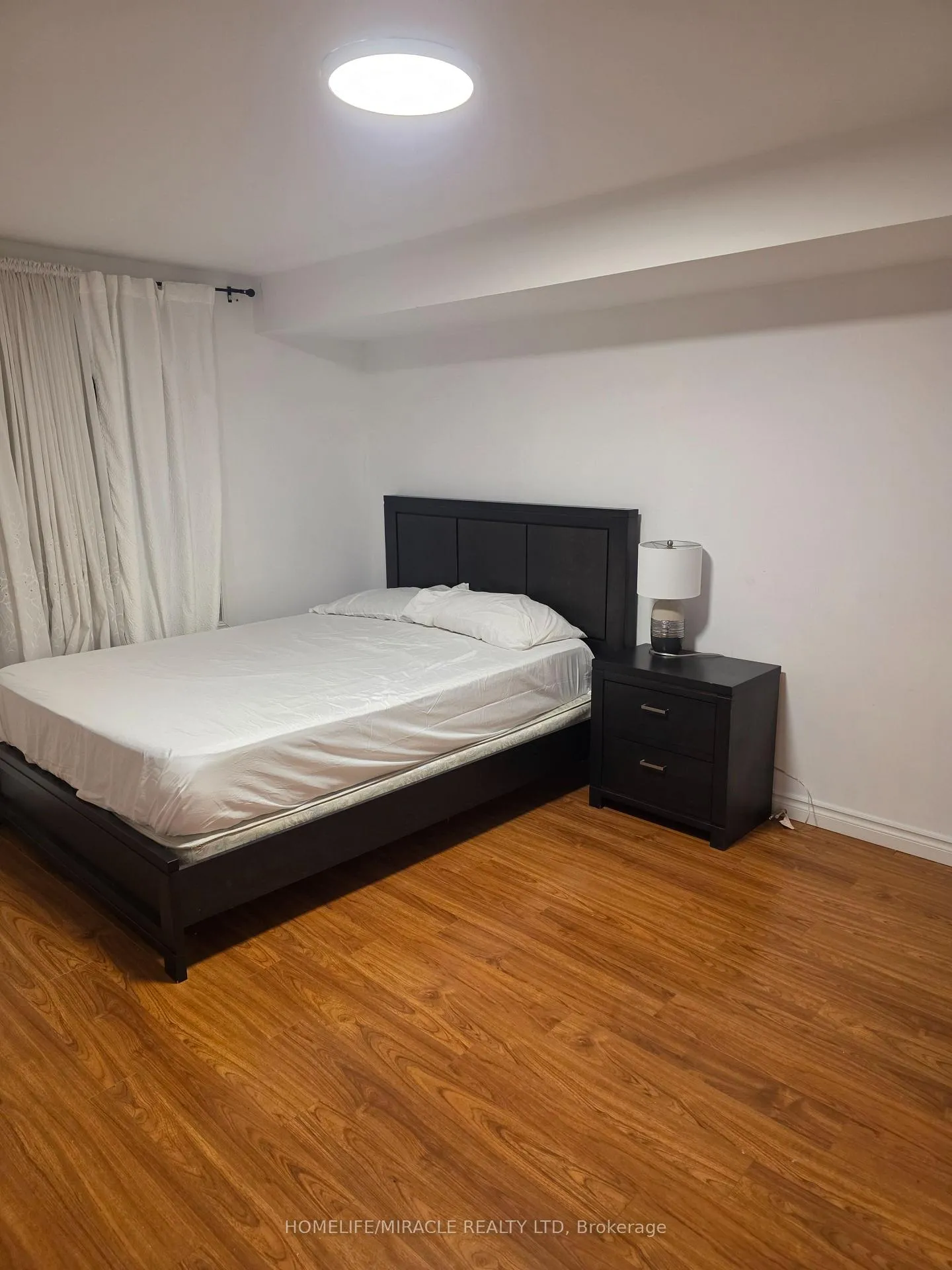 Photo 3 of 1760 Silverstone Crescent, Oshawa, Samac — HOMEH