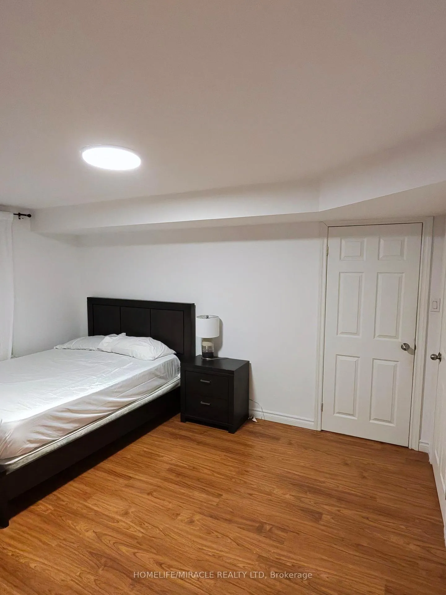Photo 4 of 1760 Silverstone Crescent, Oshawa, Samac — HOMEH