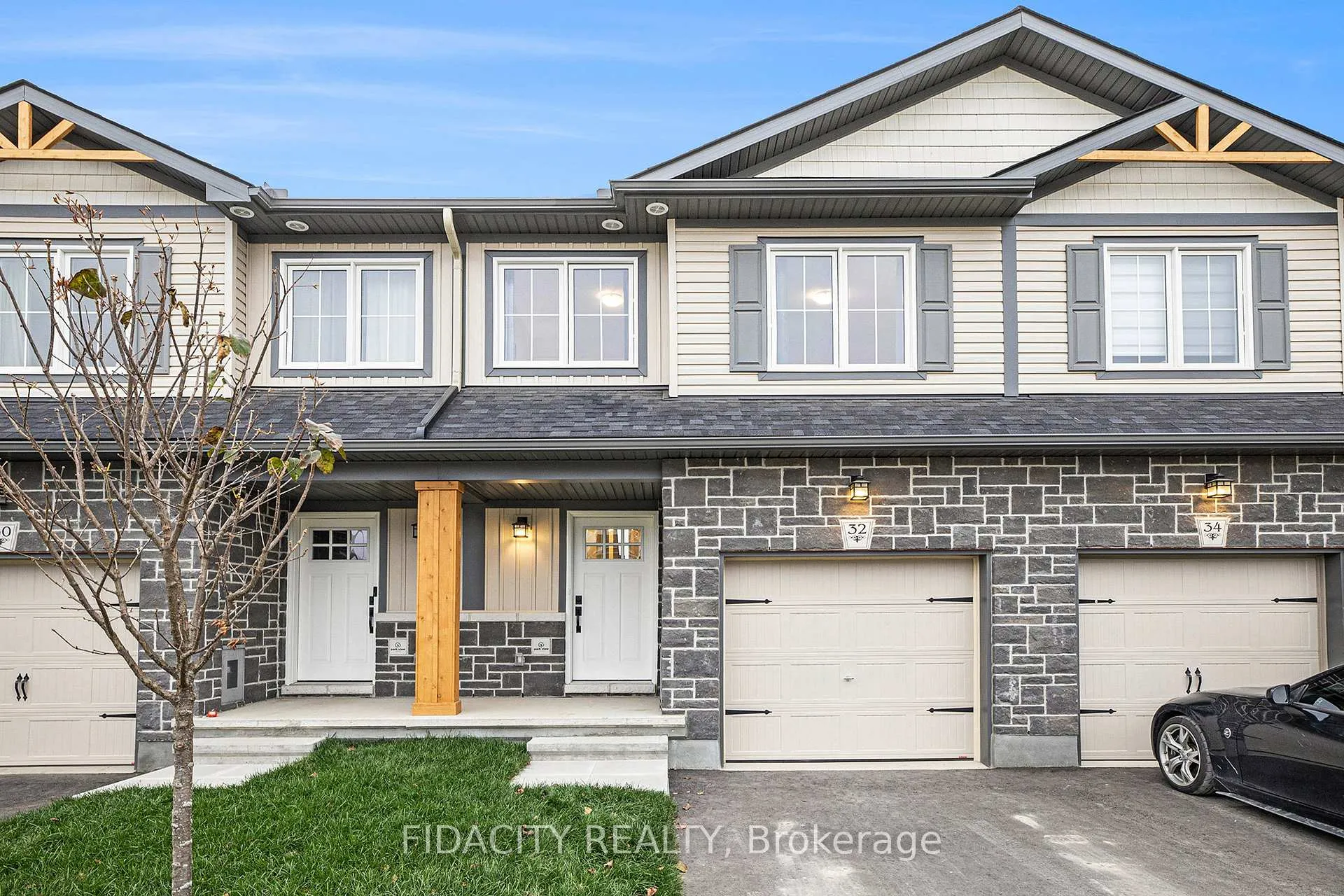 Photo 1 of 32 Whitcomb Crescent, Smiths Falls — HOMEH