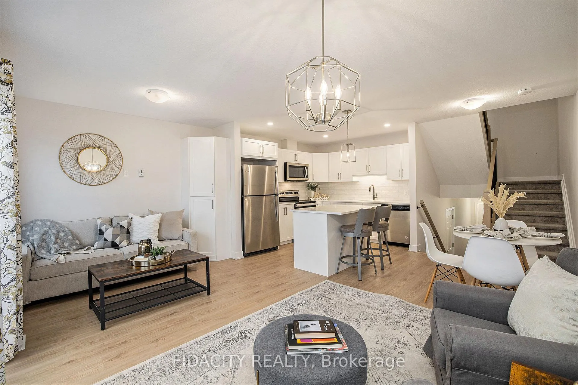 Photo 5 of 32 Whitcomb Crescent, Smiths Falls — HOMEH