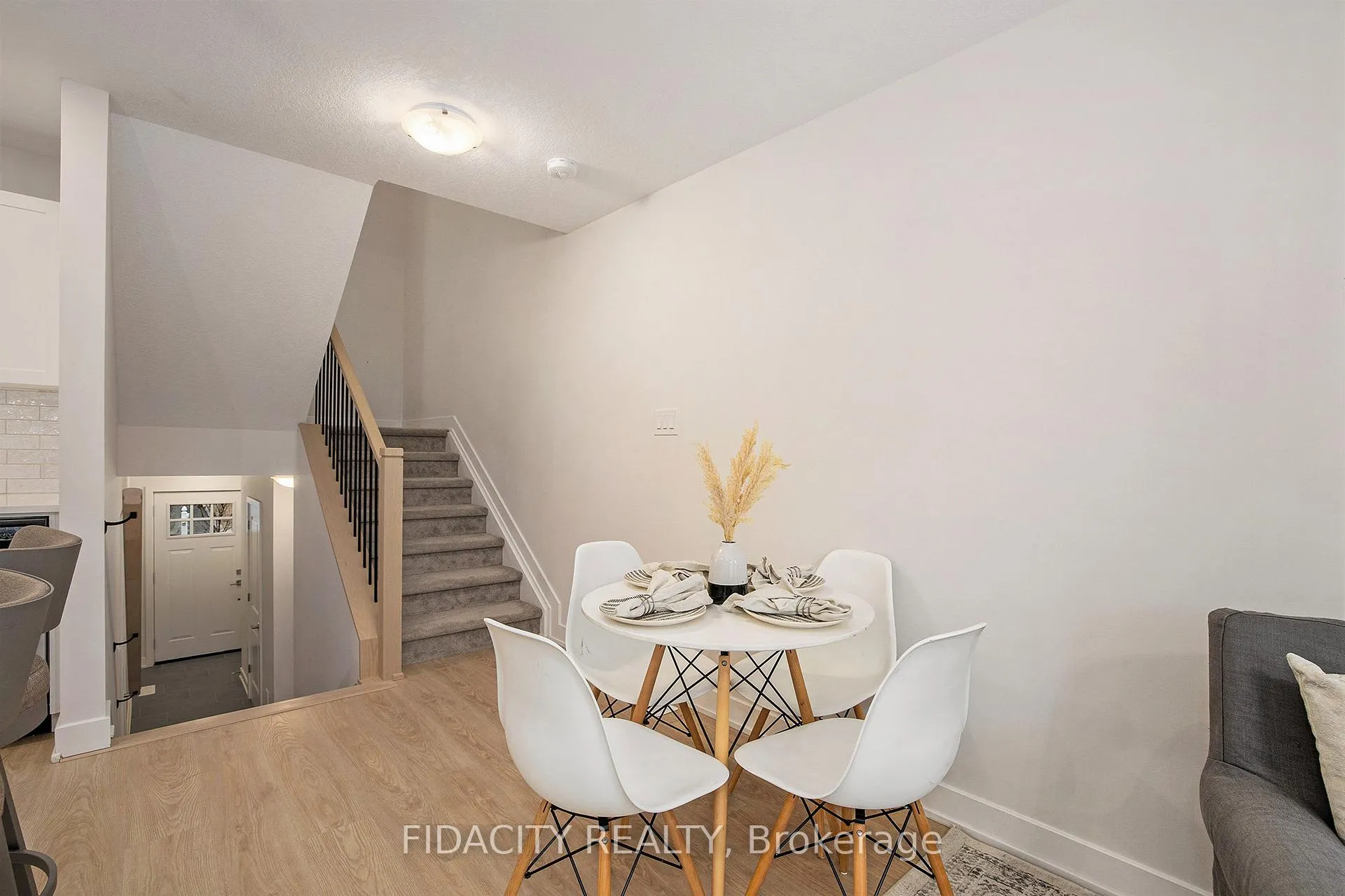 Photo 9 of 32 Whitcomb Crescent, Smiths Falls — HOMEH