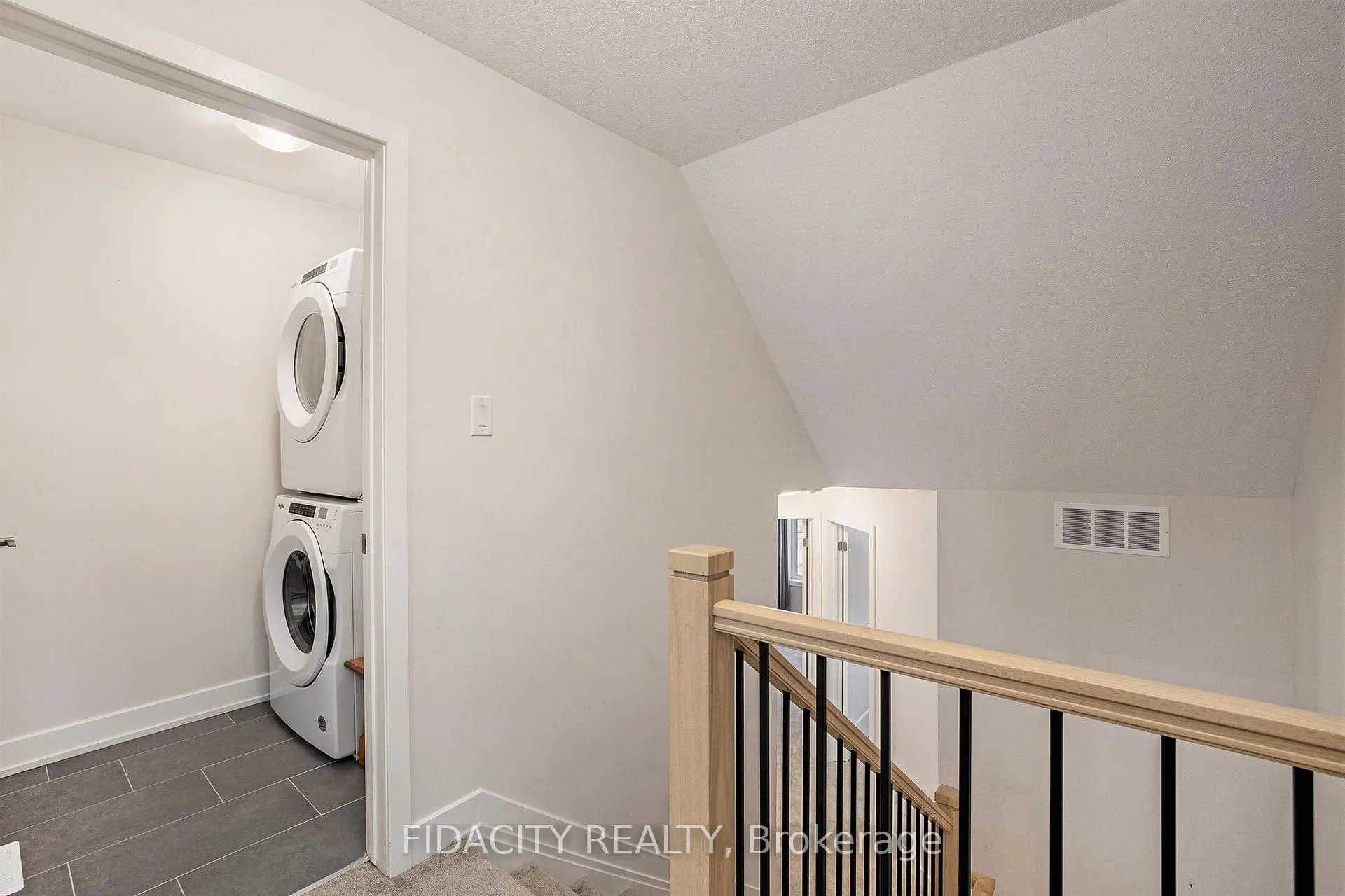Photo 15 of 32 Whitcomb Crescent, Smiths Falls — HOMEH