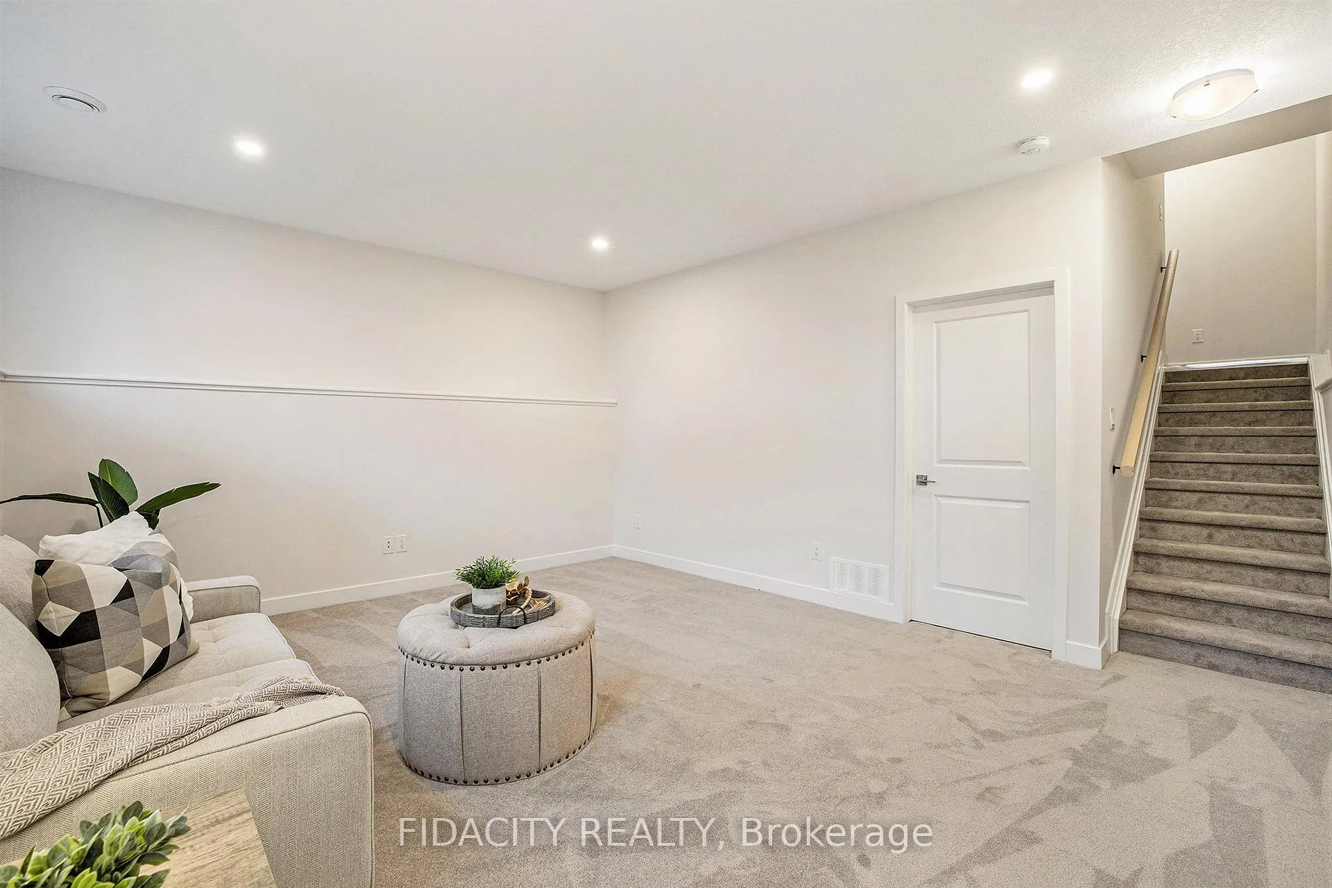 Photo 24 of 32 Whitcomb Crescent, Smiths Falls — HOMEH