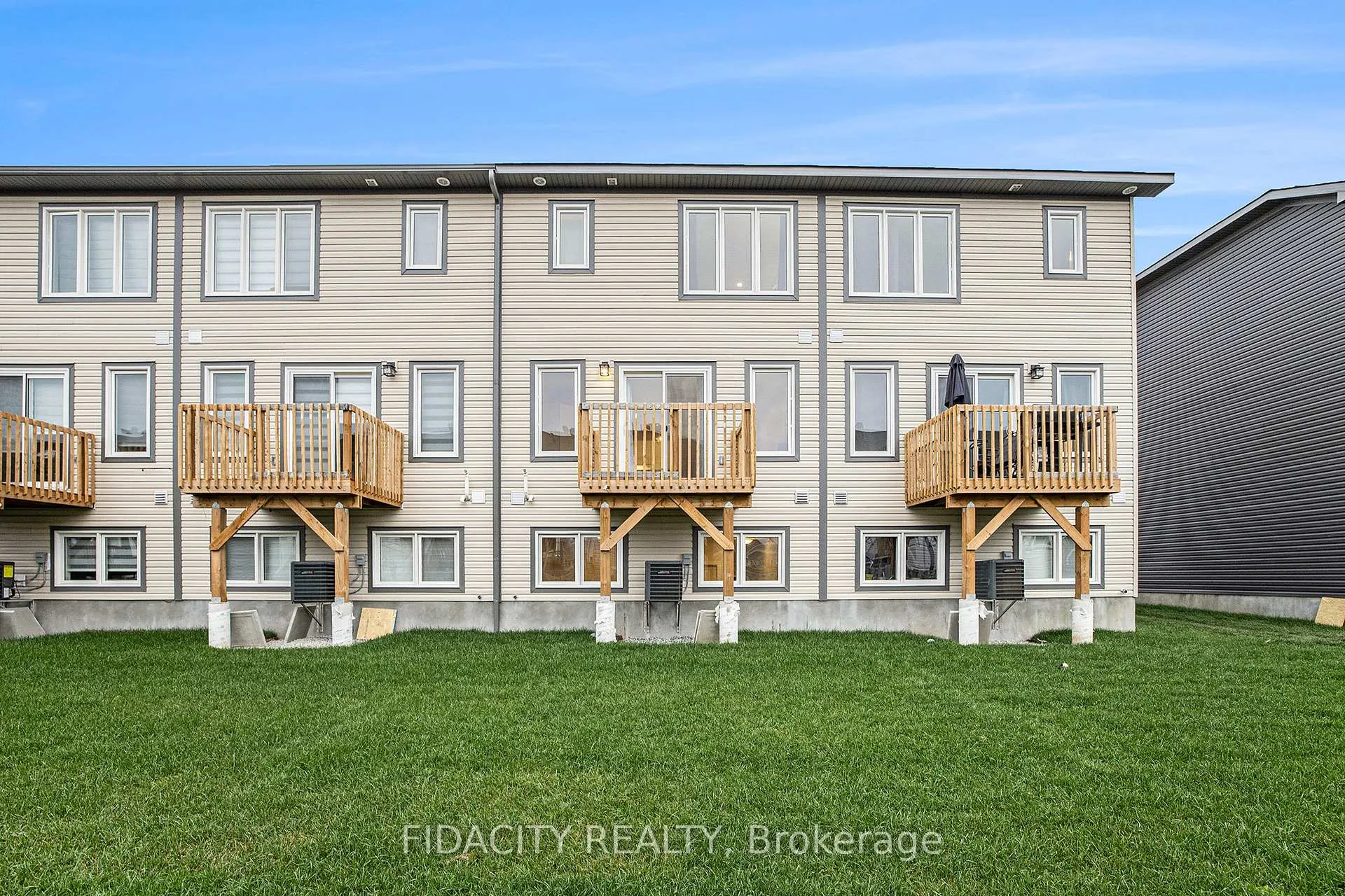 Photo 25 of 32 Whitcomb Crescent, Smiths Falls — HOMEH